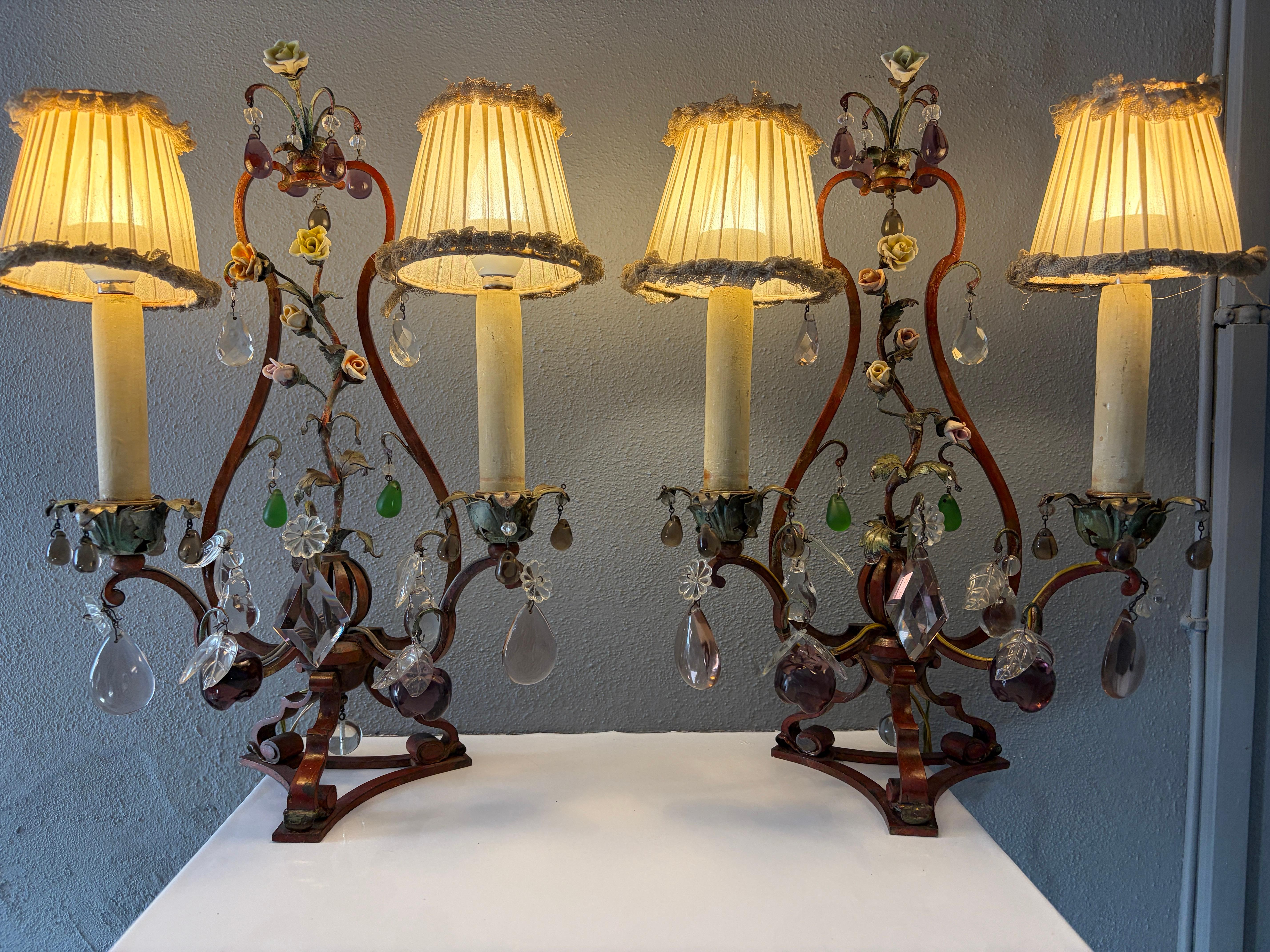 Début du 20ème siècle Lampes à gouttes Murano avec abat-jour, lourdes roses rouges et pommes, Italie, CIRCA 1900 en vente