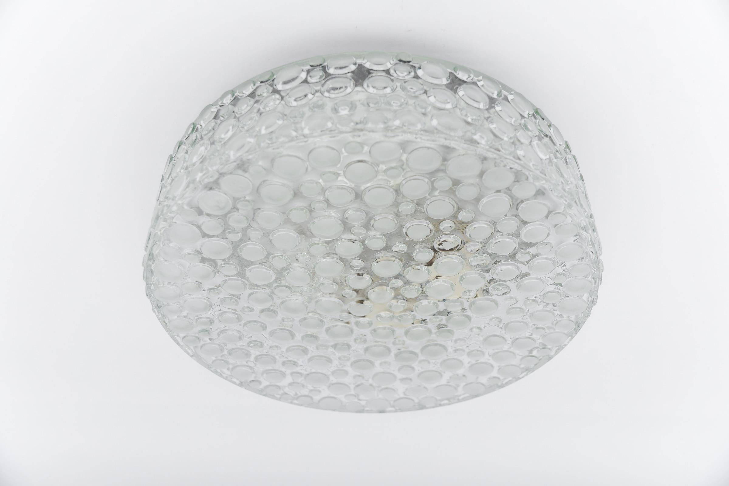 Metà XX secolo Lampada da incasso o da parete a bolla in vetro trasparente e satinato, anni '60 in vendita