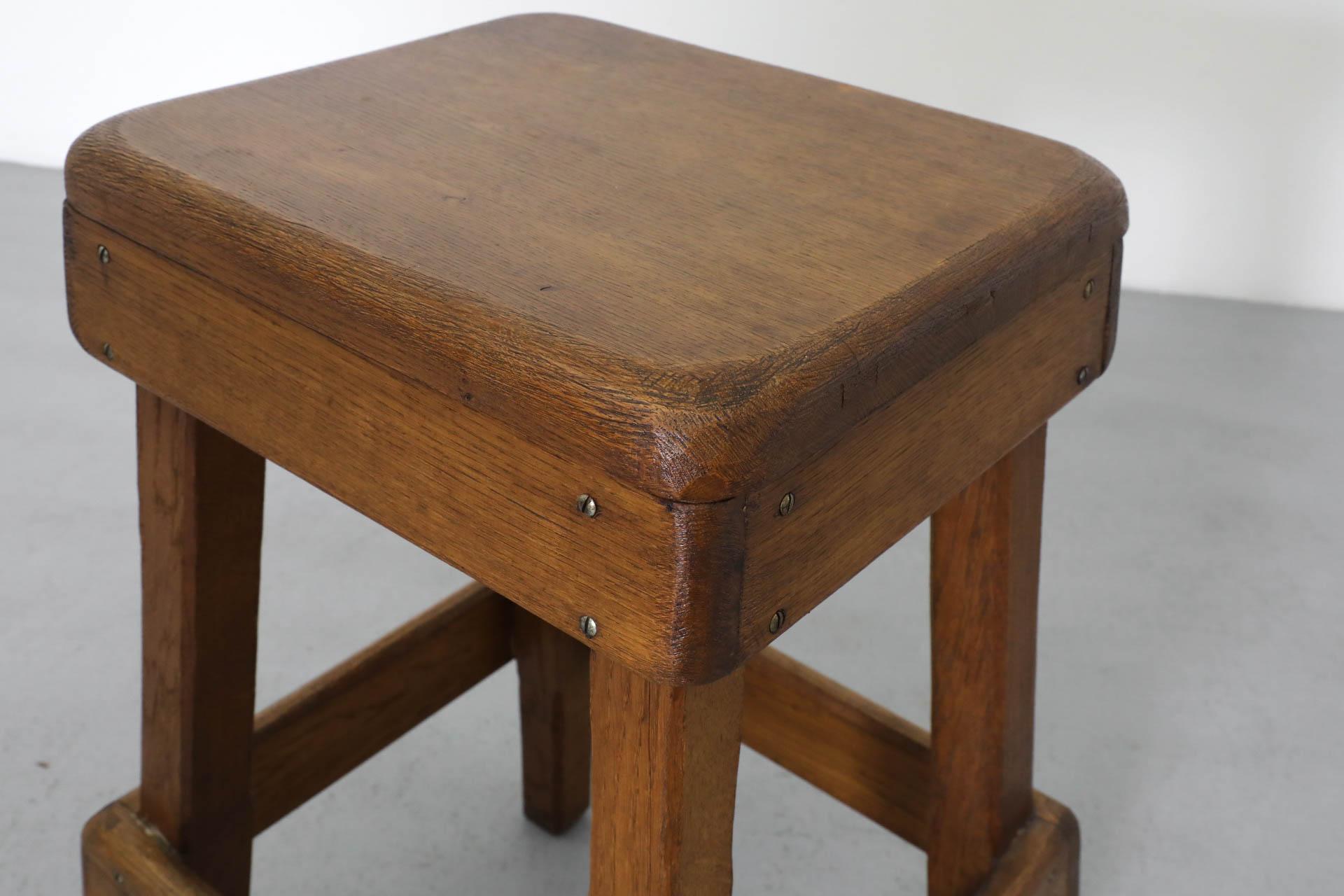 Einzelne schwere rustikale Eiche Brutalist Bar Höhe Hocker im Angebot 2