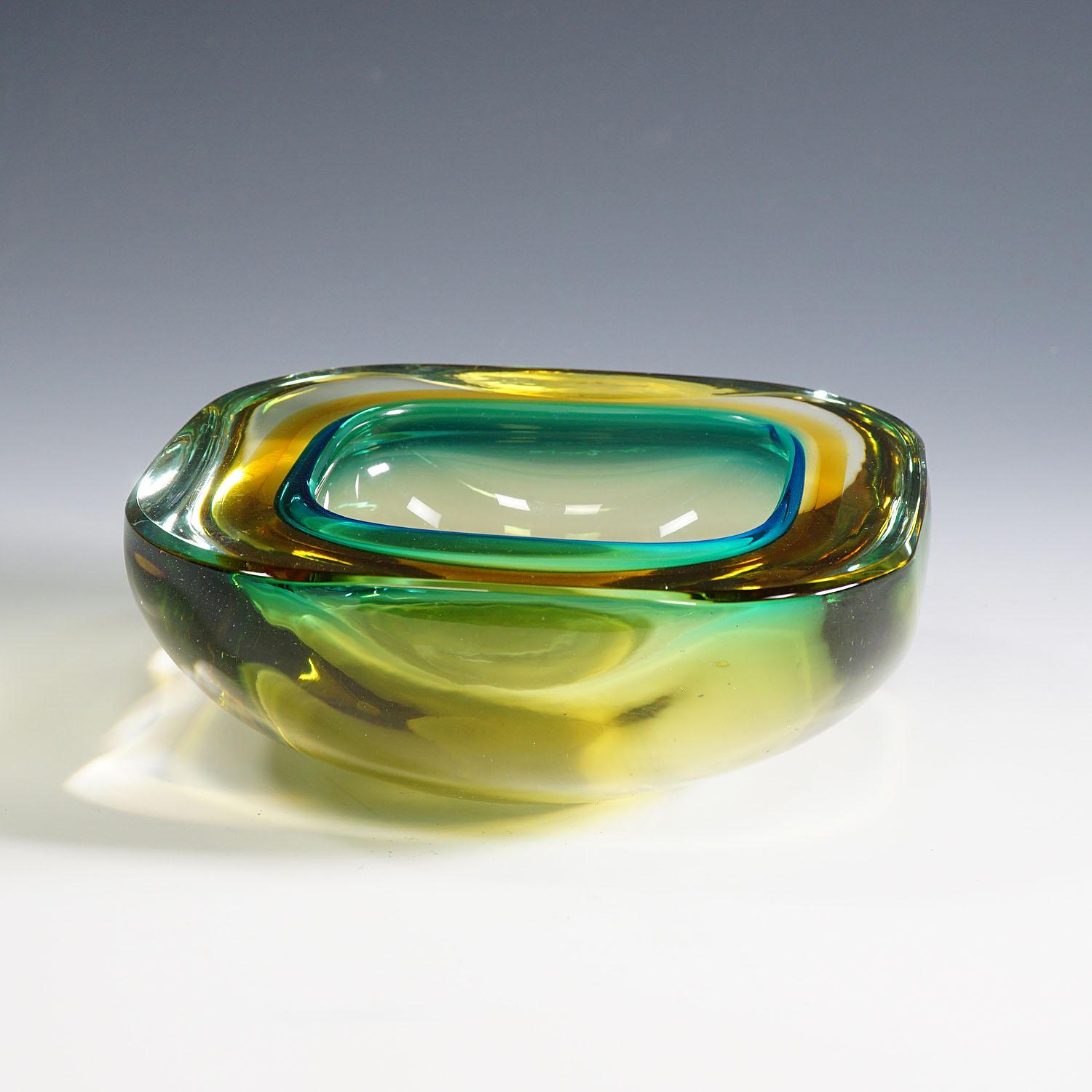 Mid-Century Modern Seguso Vetri d'Arte 'Attr.' lourd Murano Art Glass Bowl 1950s en vente