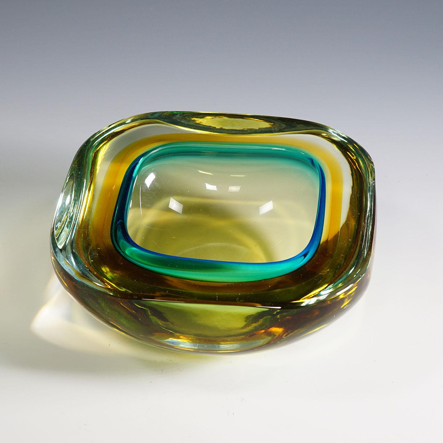 Italian Heavy Seguso Vetri d'Arte 'Attr.' Murano Art Glass Bowl 1950s For Sale
