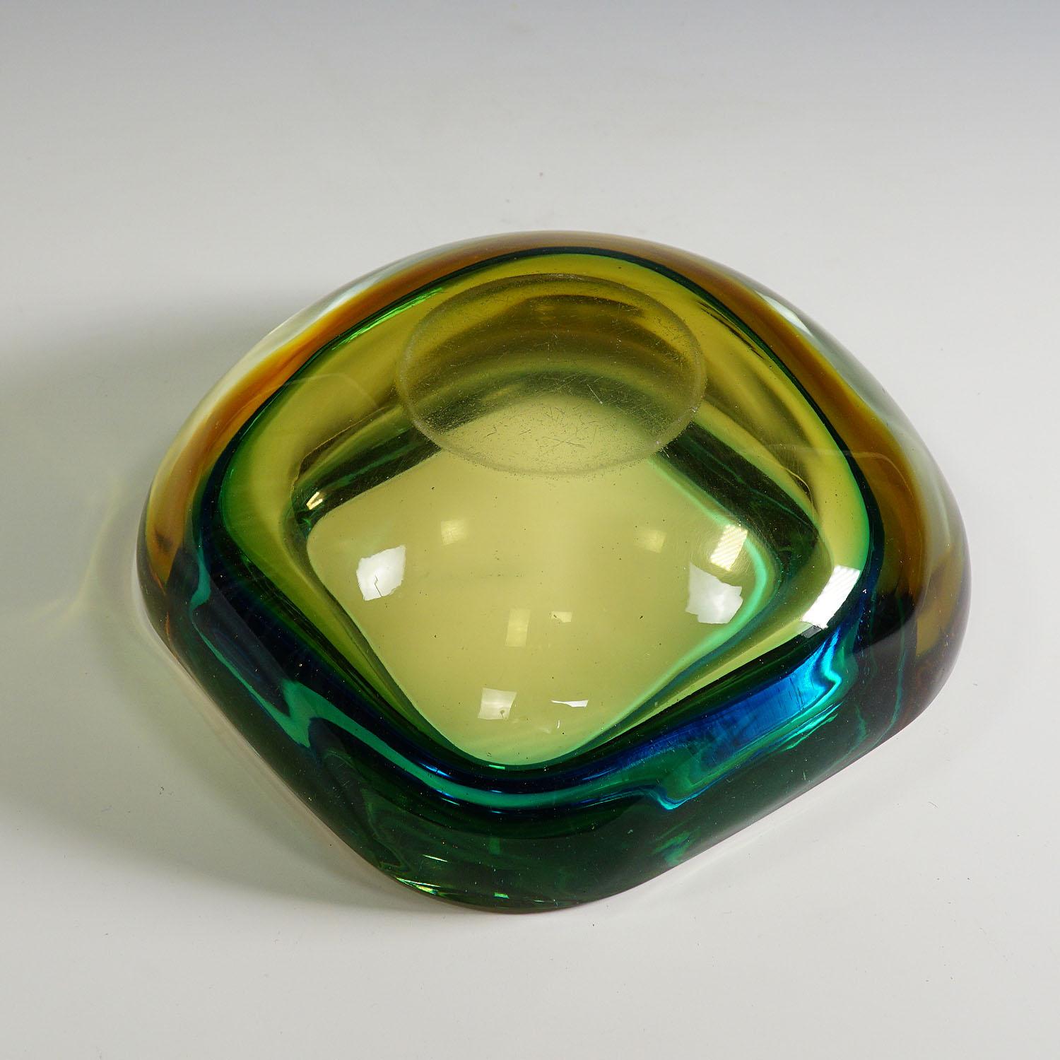 20ième siècle Seguso Vetri d'Arte 'Attr.' lourd Murano Art Glass Bowl 1950s en vente