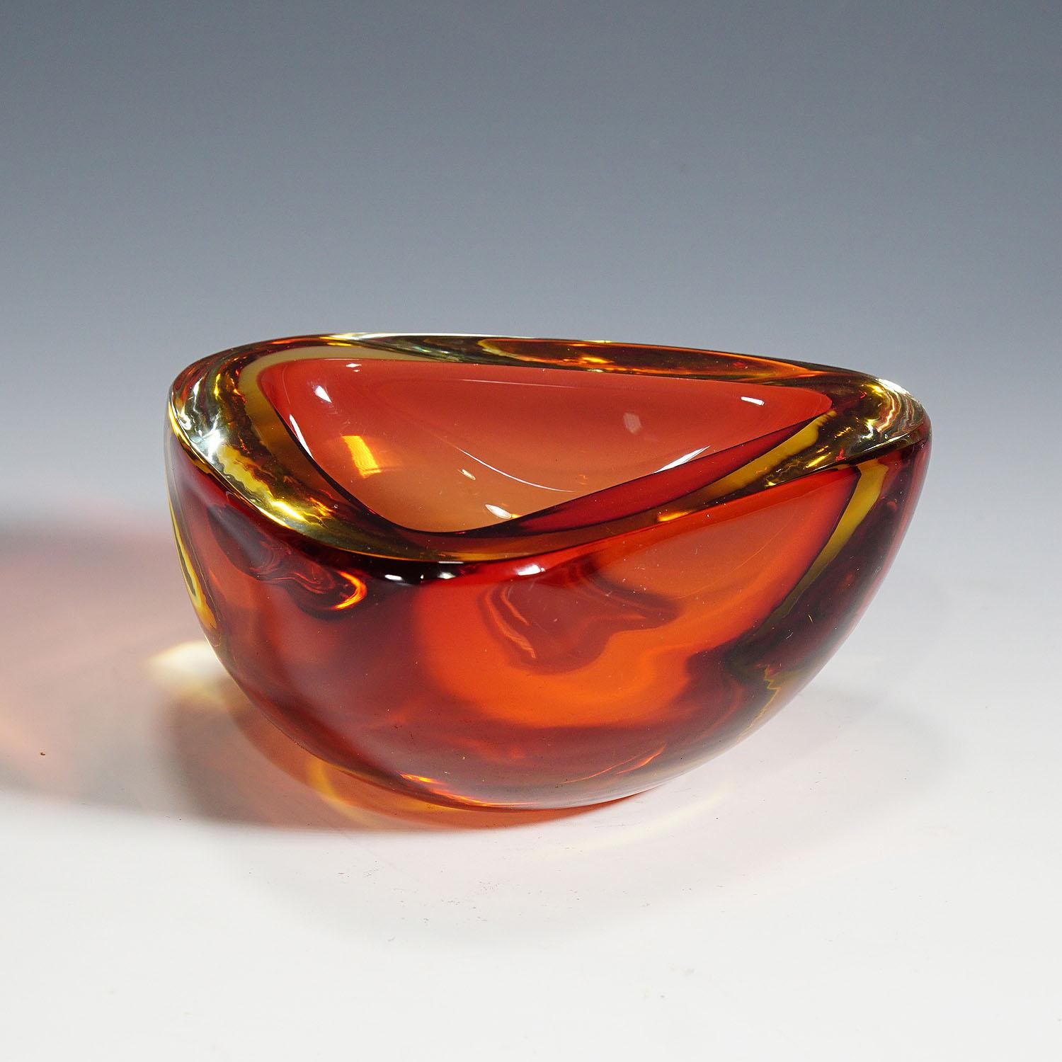 Heavy Seguso Vetri d'Arte (attr.) Sommerso Murano Art Glass Bowl

A triangular shaped vintage Murano art glass bowl. Most probably manufactured by Seguso Vetri d'Arte circa 1950s. Amber and yellow glass with thick clear glass overlay. A typical