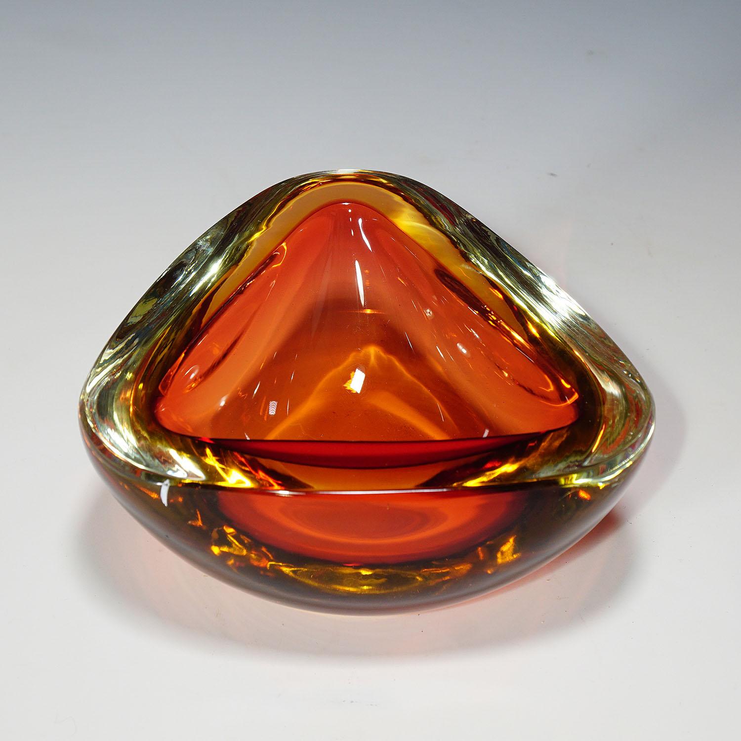 Heavy Seguso Vetri d'Arte 'Attr.' Sommerso Murano Art Glass Bowl In Good Condition For Sale In Berghuelen, DE