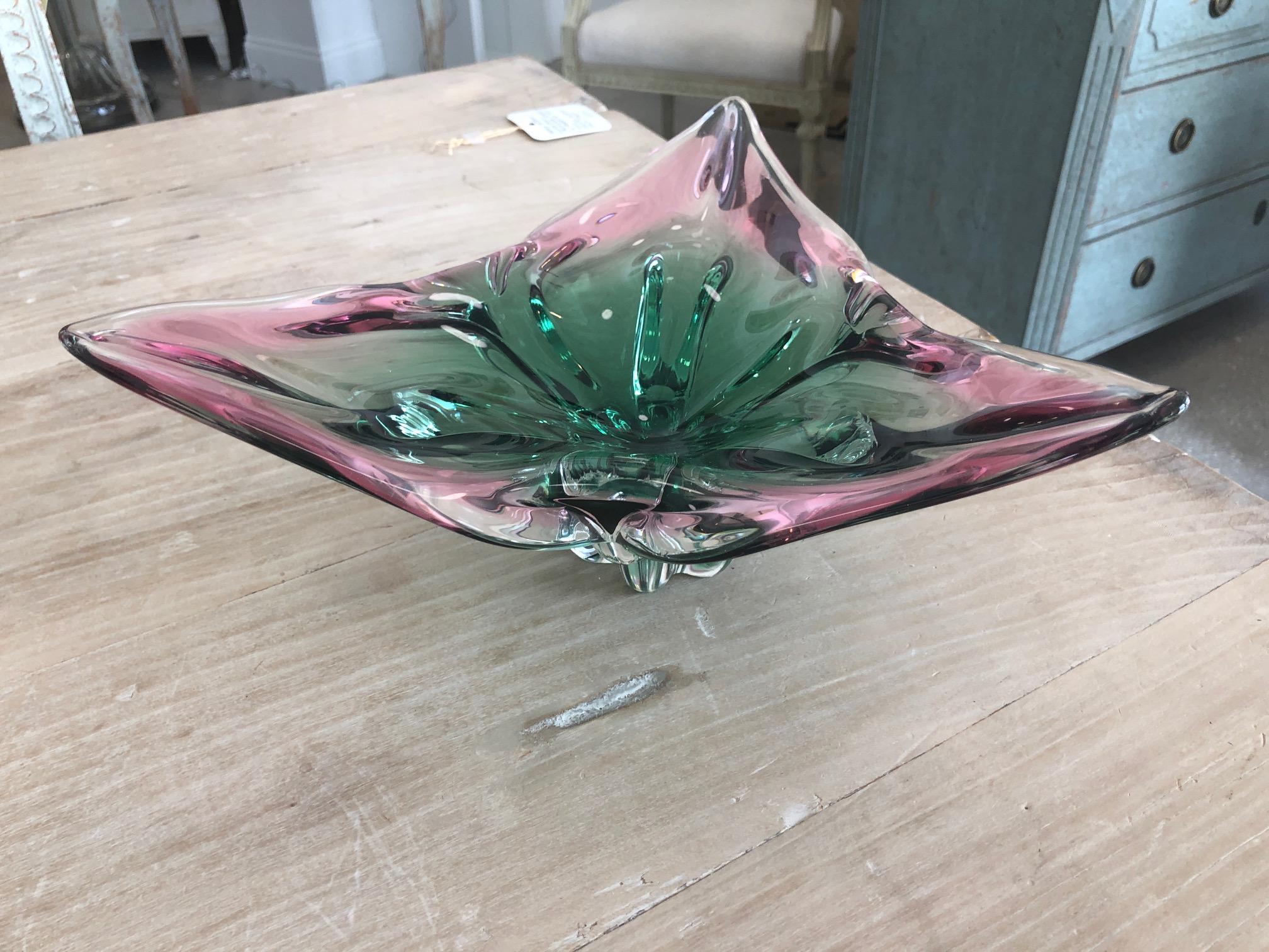 Heavy Signed 1960s Murano Glass Bowl Triangle-Shaped Green and Pink In Excellent Condition For Sale In West Palm Beach, FL