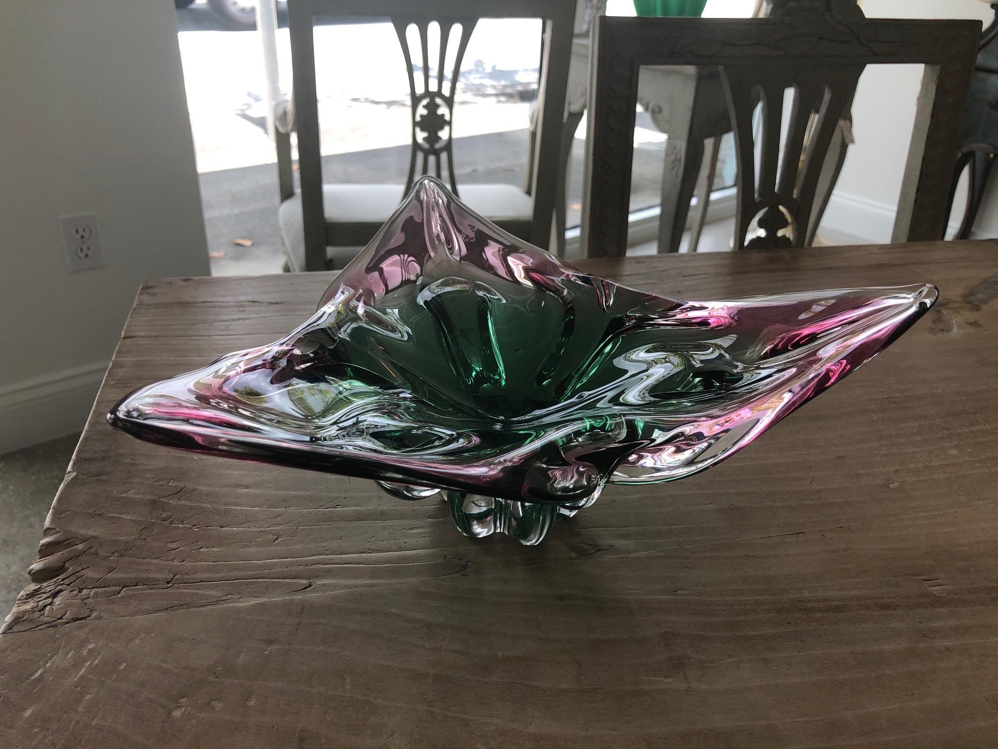 Mid-20th Century Heavy Signed 1960s Murano Glass Bowl Triangle-Shaped Green and Pink For Sale