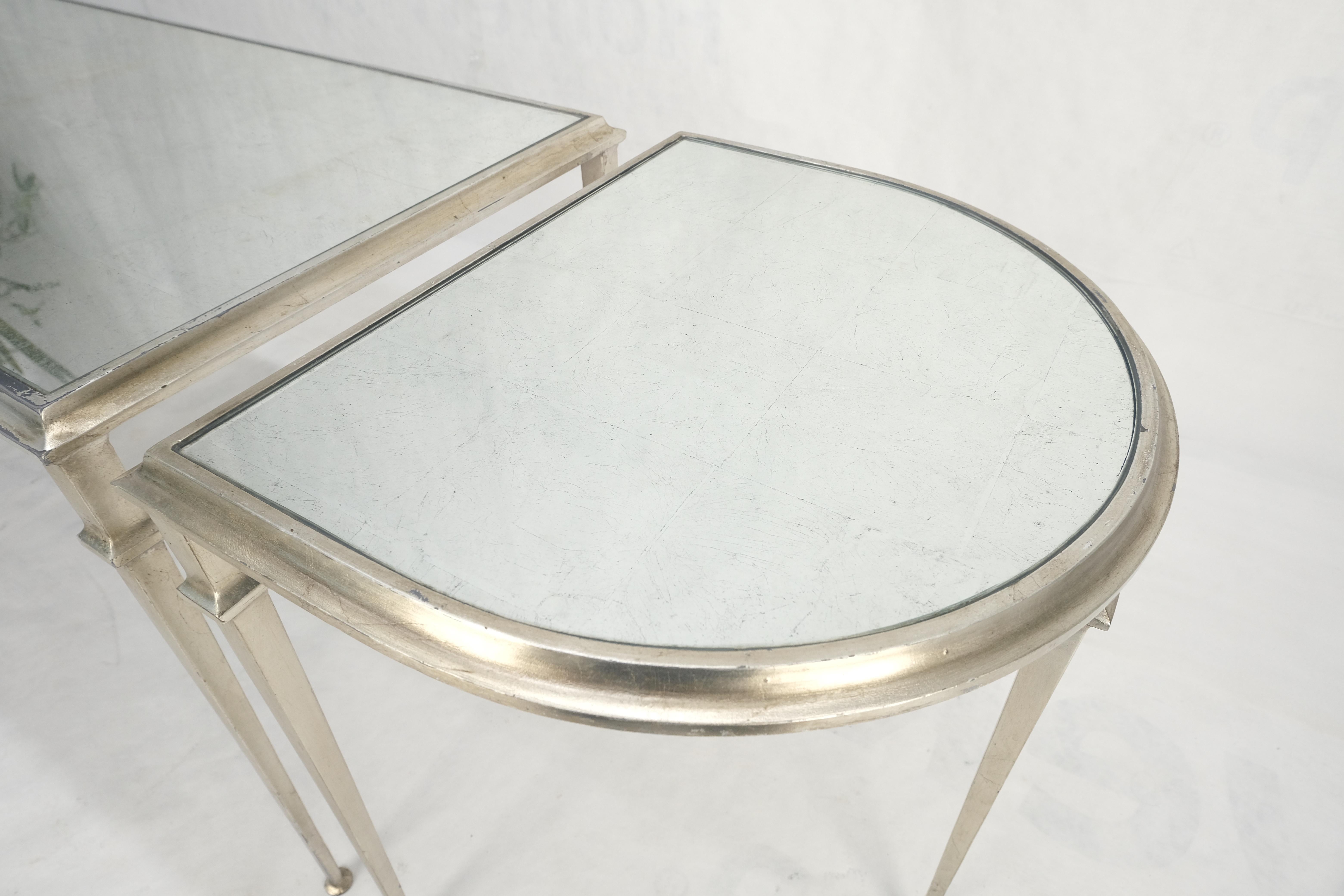 Heavy Silver Gilt Steel Mirrored Top Racetrack Shape 3 Pieces Coffee End Tables MINT !
Grandes dimensions de la table :
18in x 36in x 20in

Petite table Dimensions :
18in x 15in x 20in
