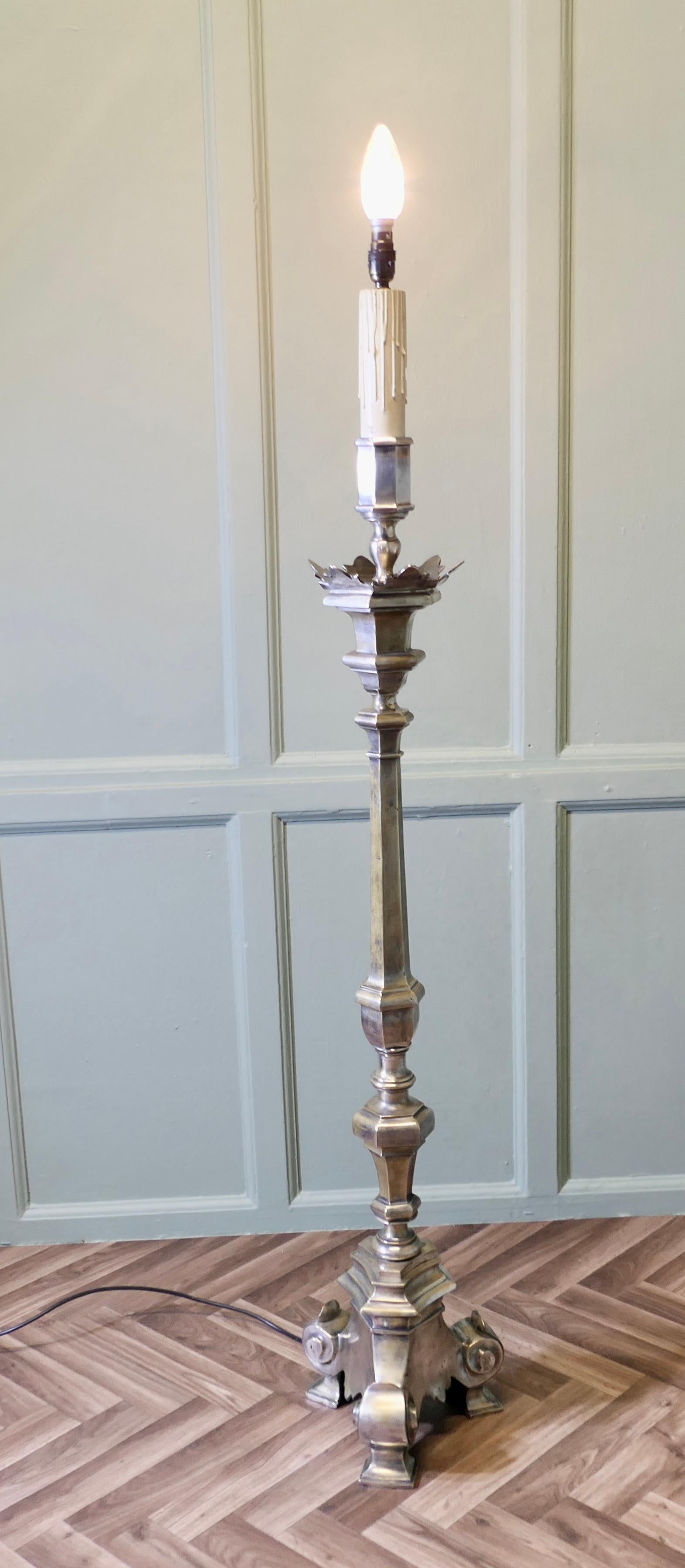 Placcato argento Lampada da terra o standard placcata in argento pesante   Questa lampada è un pezzo statuario in vendita