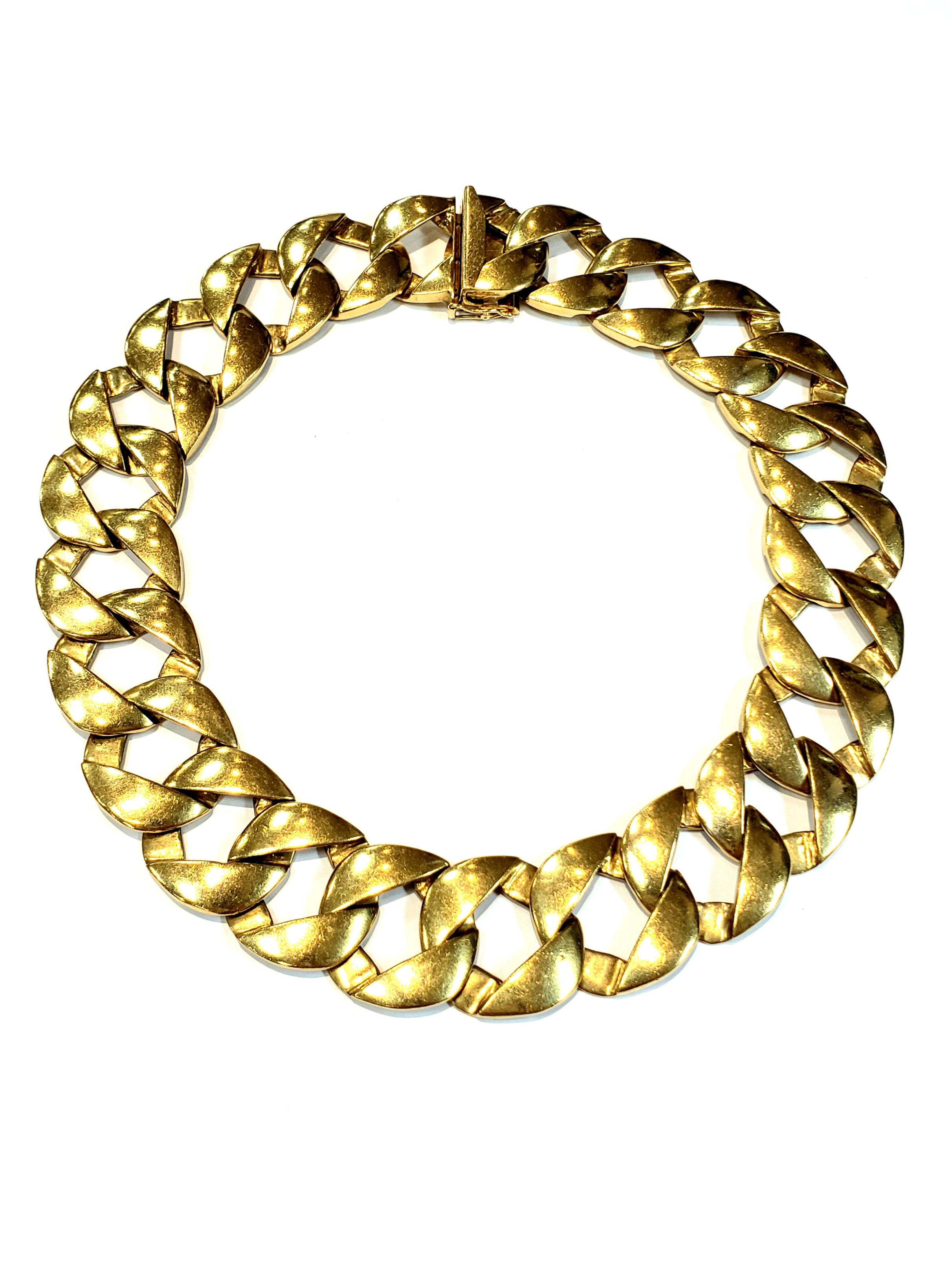 This Is a Classic 18 Karat Yellow Gold Round Open Link Necklace. Necklace Weighs 145 dwt.
Necklace Has Developed a Soft Patina From Wear. However It Can Be Polished To Look New.
Necklace is 16 Inch Choker Length.
