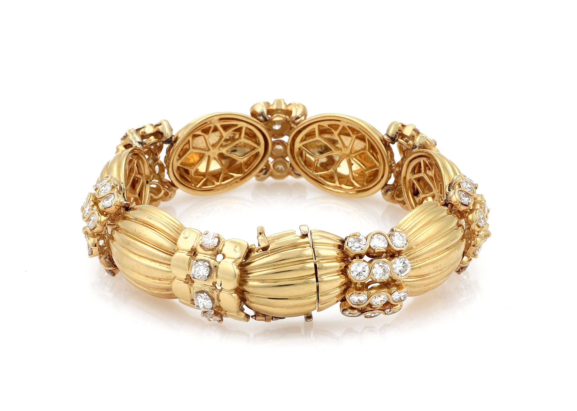 Brilliant Cut Heavy Solid 18k Yellow Gold 9.00ct Diamonds Ribbed Link Bracelet For Sale