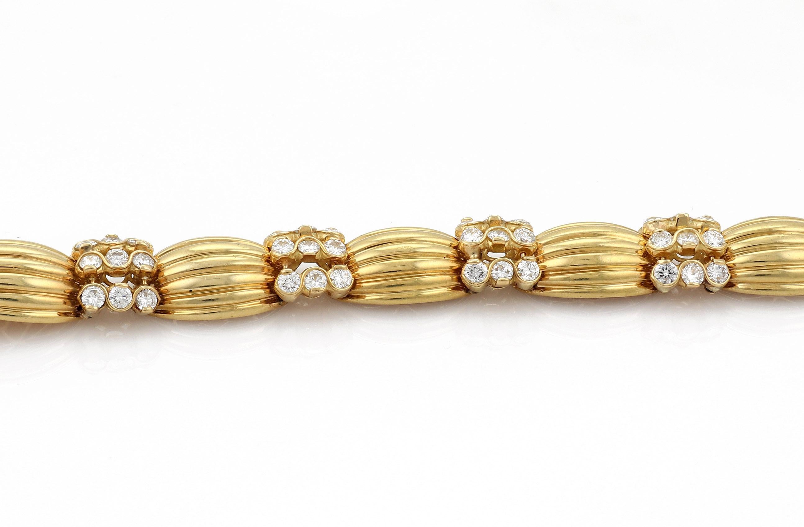 Heavy Solid 18k Yellow Gold 9.00ct Diamonds Ribbed Link Bracelet In Excellent Condition For Sale In Boca Raton, FL