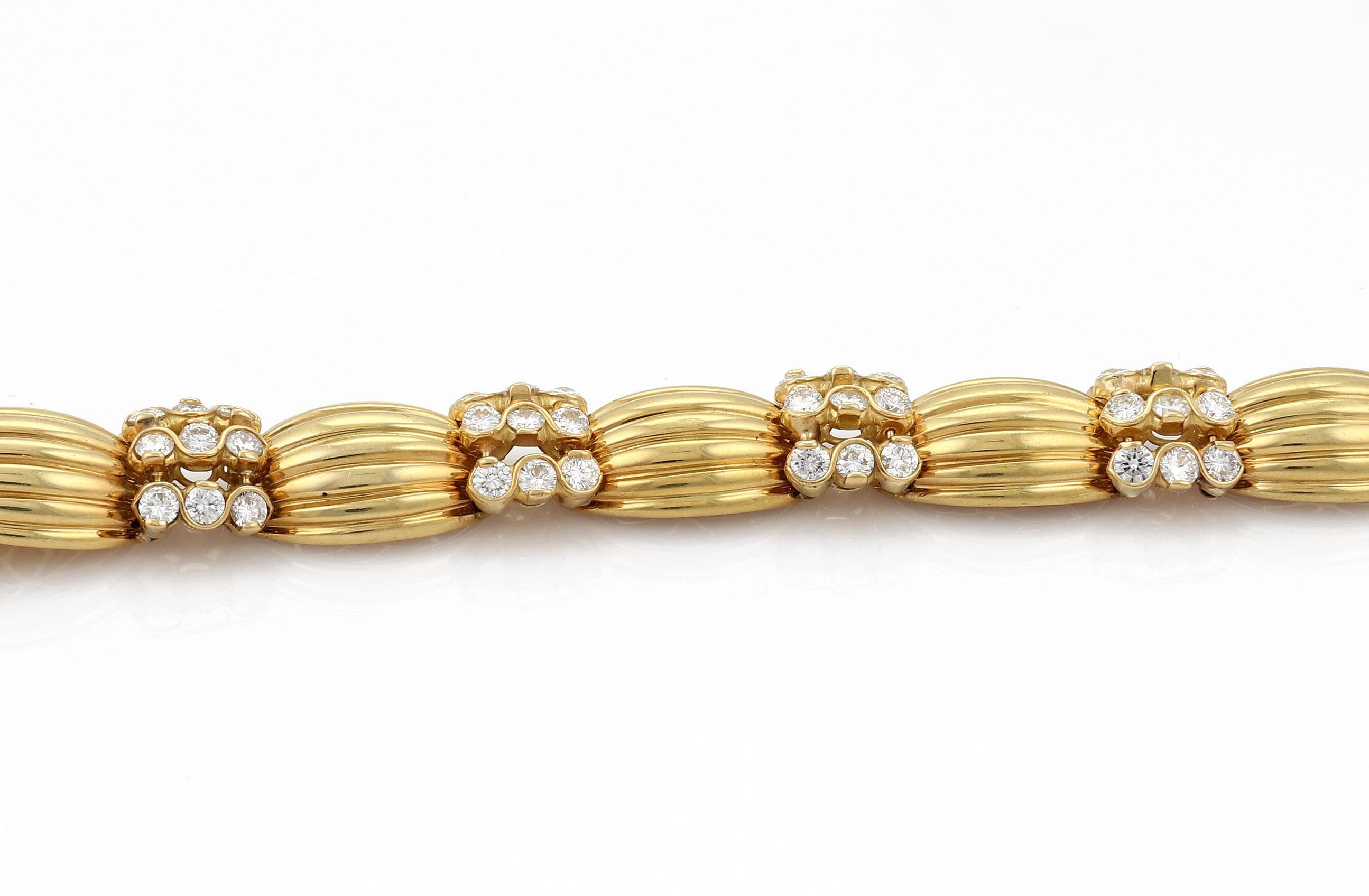 Armband aus massivem 18 Karat Gelbgold mit 9,00 Karat Diamanten, gerippt im Zustand „Hervorragend“ in Boca Raton, FL