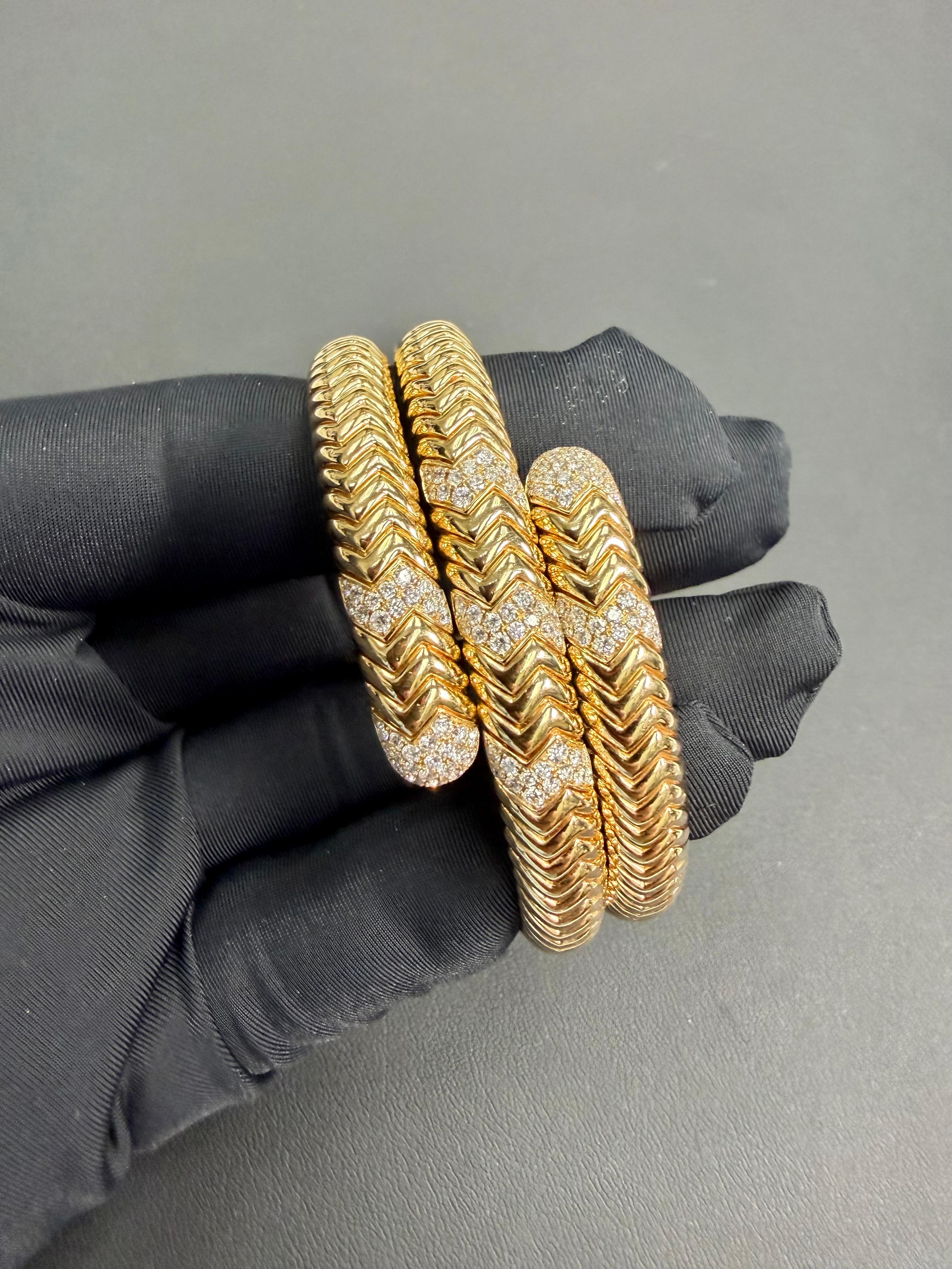 Bracelet serpentin en or jaune 18k et diamants naturels. Pieces de déclaration en vente 5