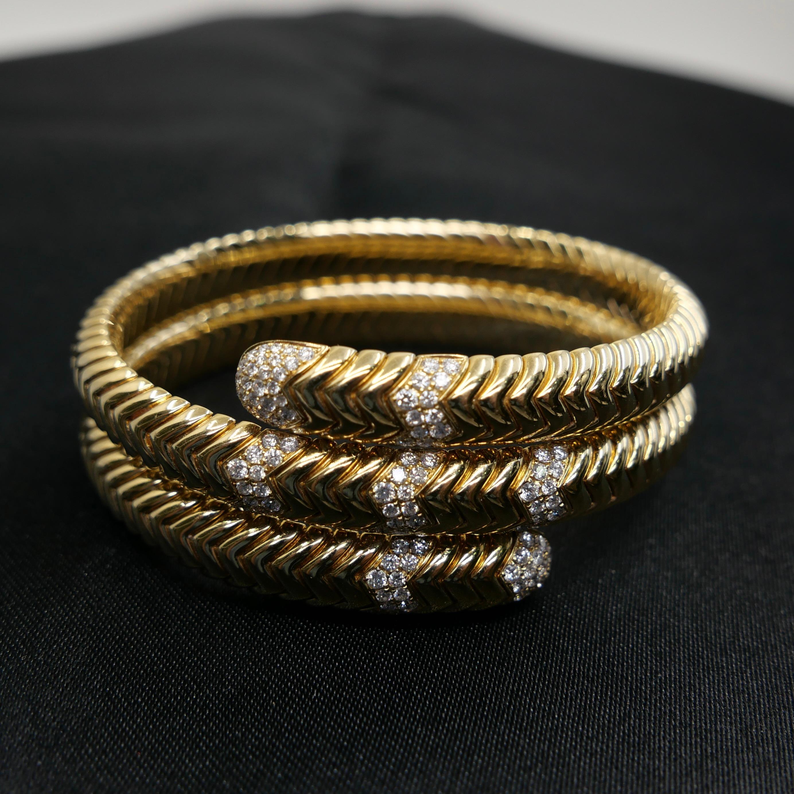Bracelet serpentin en or jaune 18k et diamants naturels. Pieces de déclaration en vente 6
