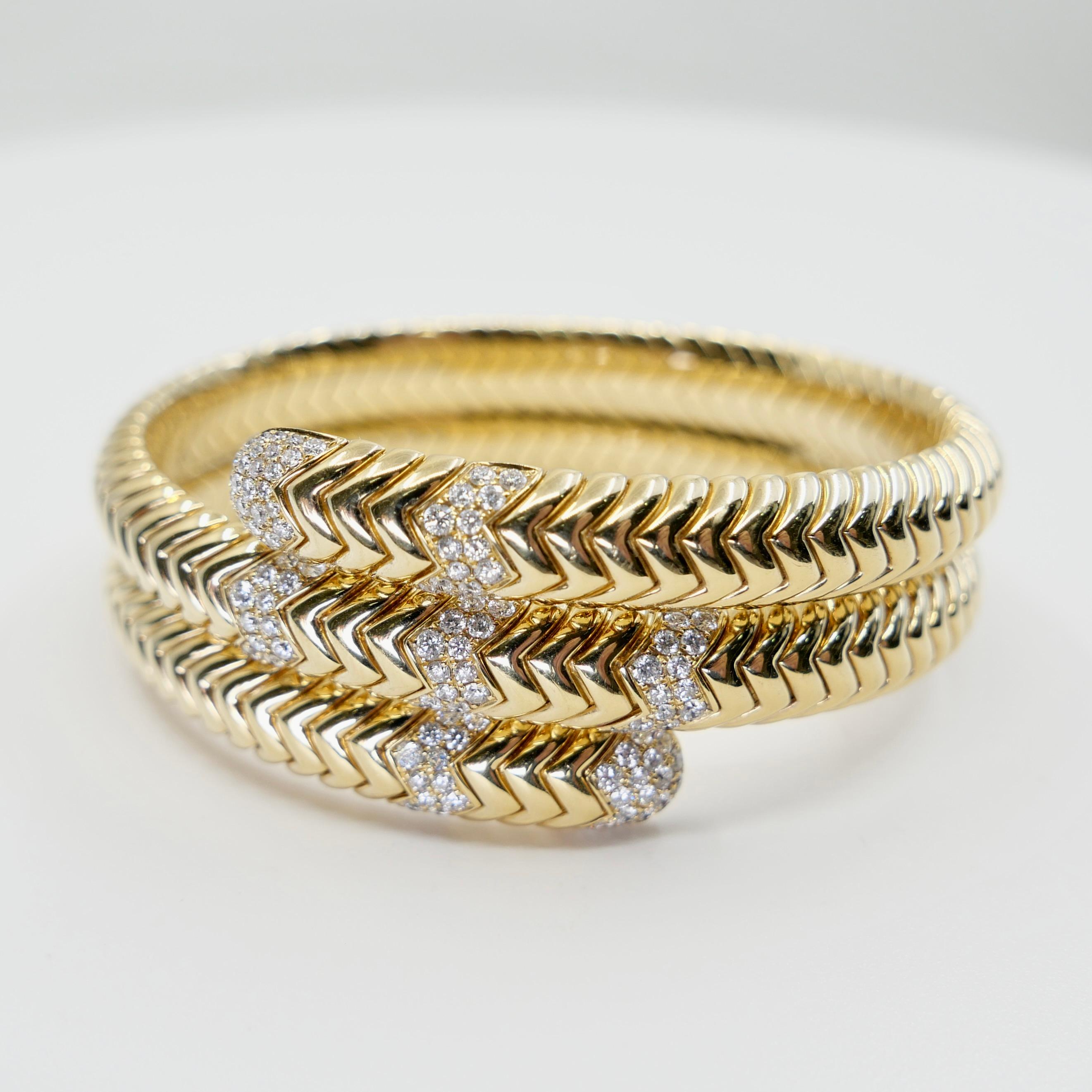 Bracelet serpentin en or jaune 18k et diamants naturels. Pieces de déclaration en vente 7