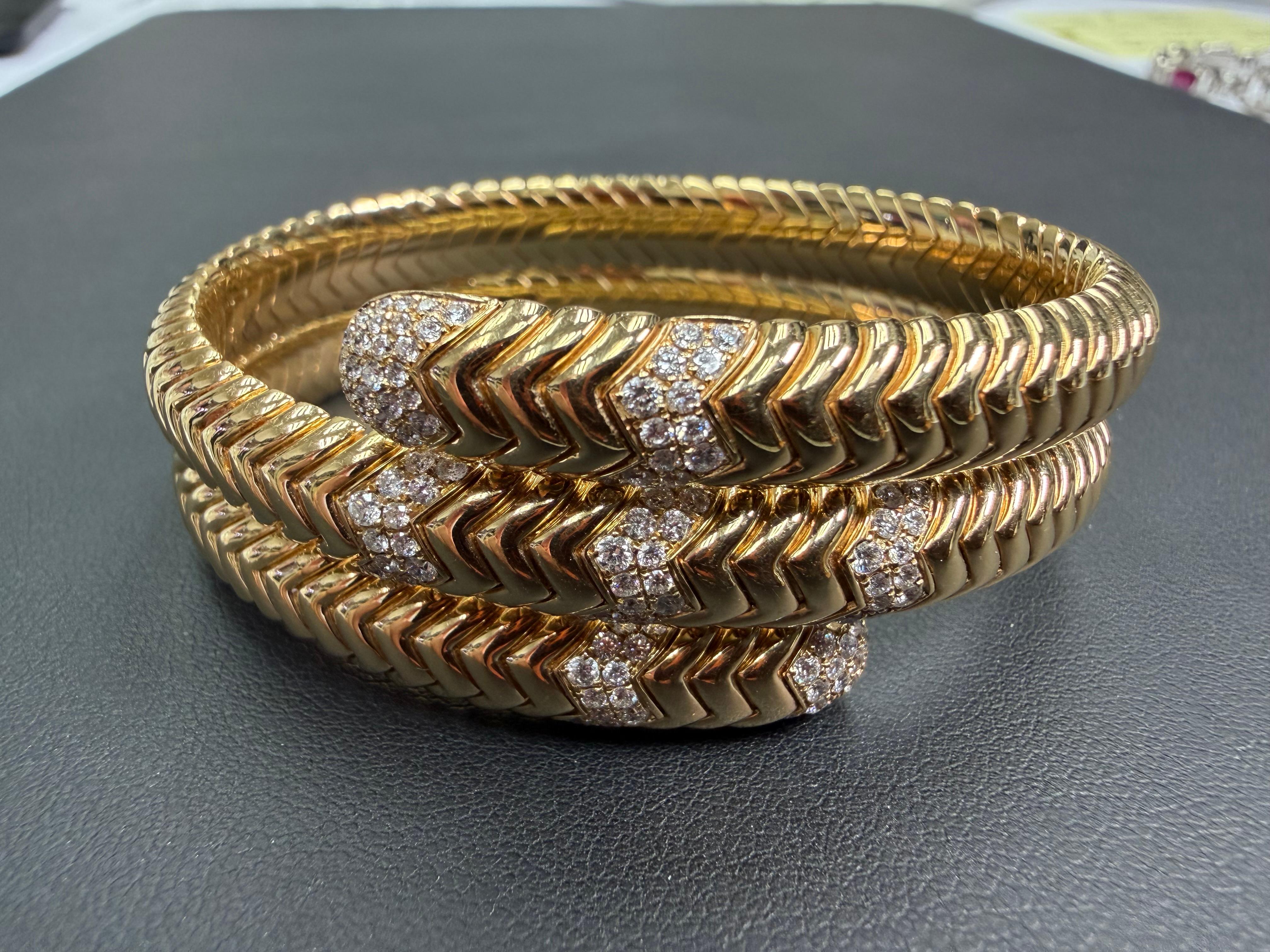 Bracelet serpentin en or jaune 18k et diamants naturels. Pieces de déclaration en vente 10