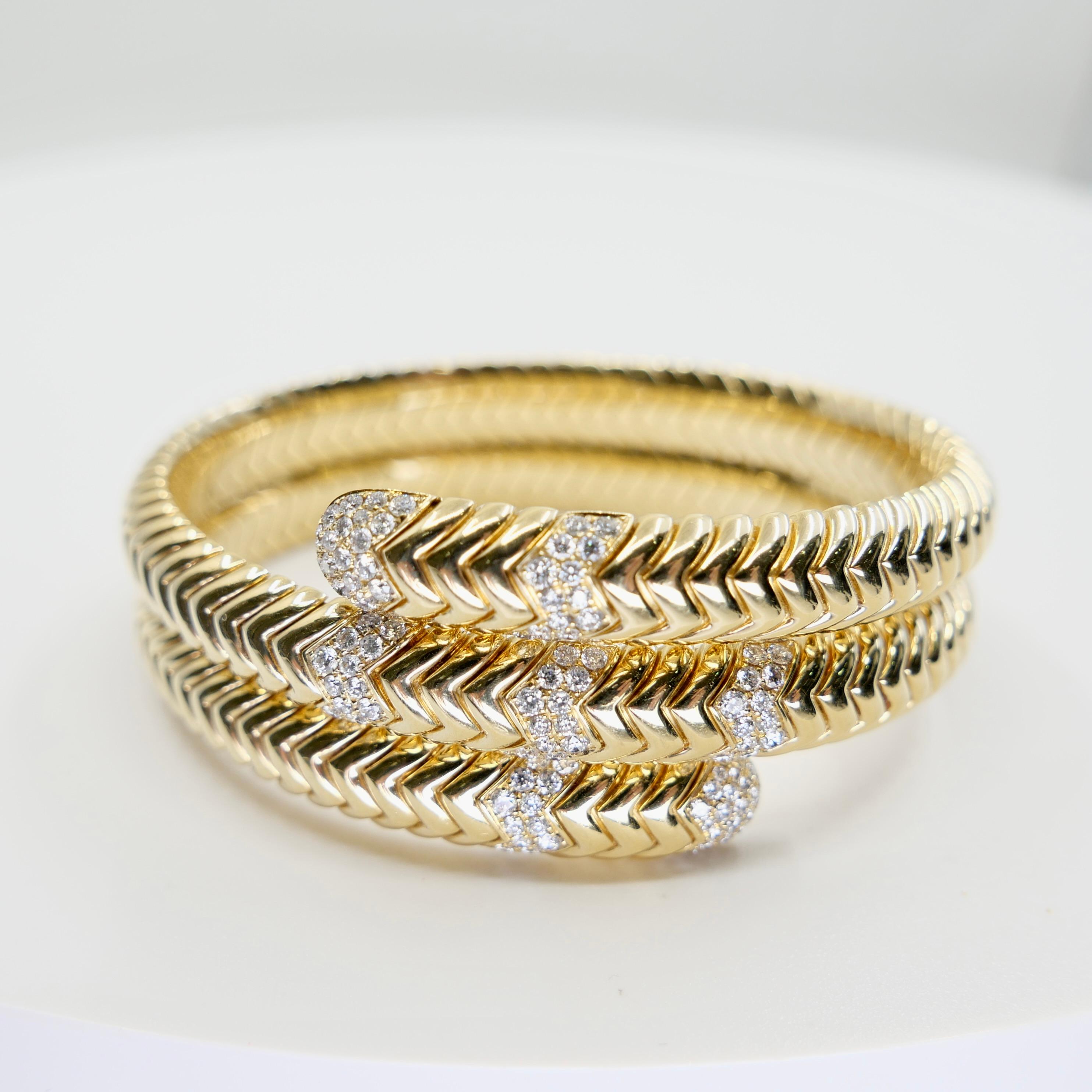 Bracelet serpentin en or jaune 18k et diamants naturels. Pieces de déclaration en vente 11