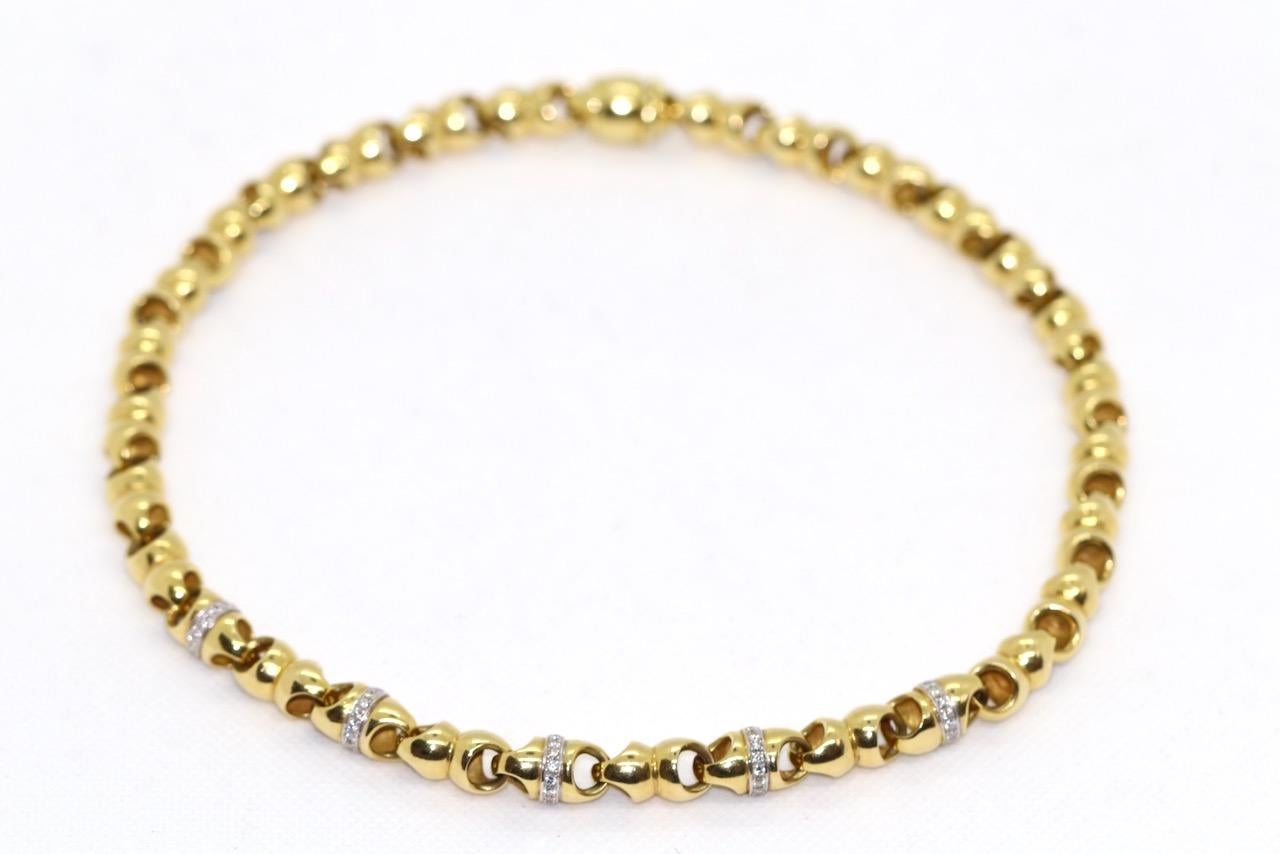 Heavy, Solid Chain Link Necklace, 18 Karat Gold with Diamonds In Excellent Condition For Sale In Berlin, DE