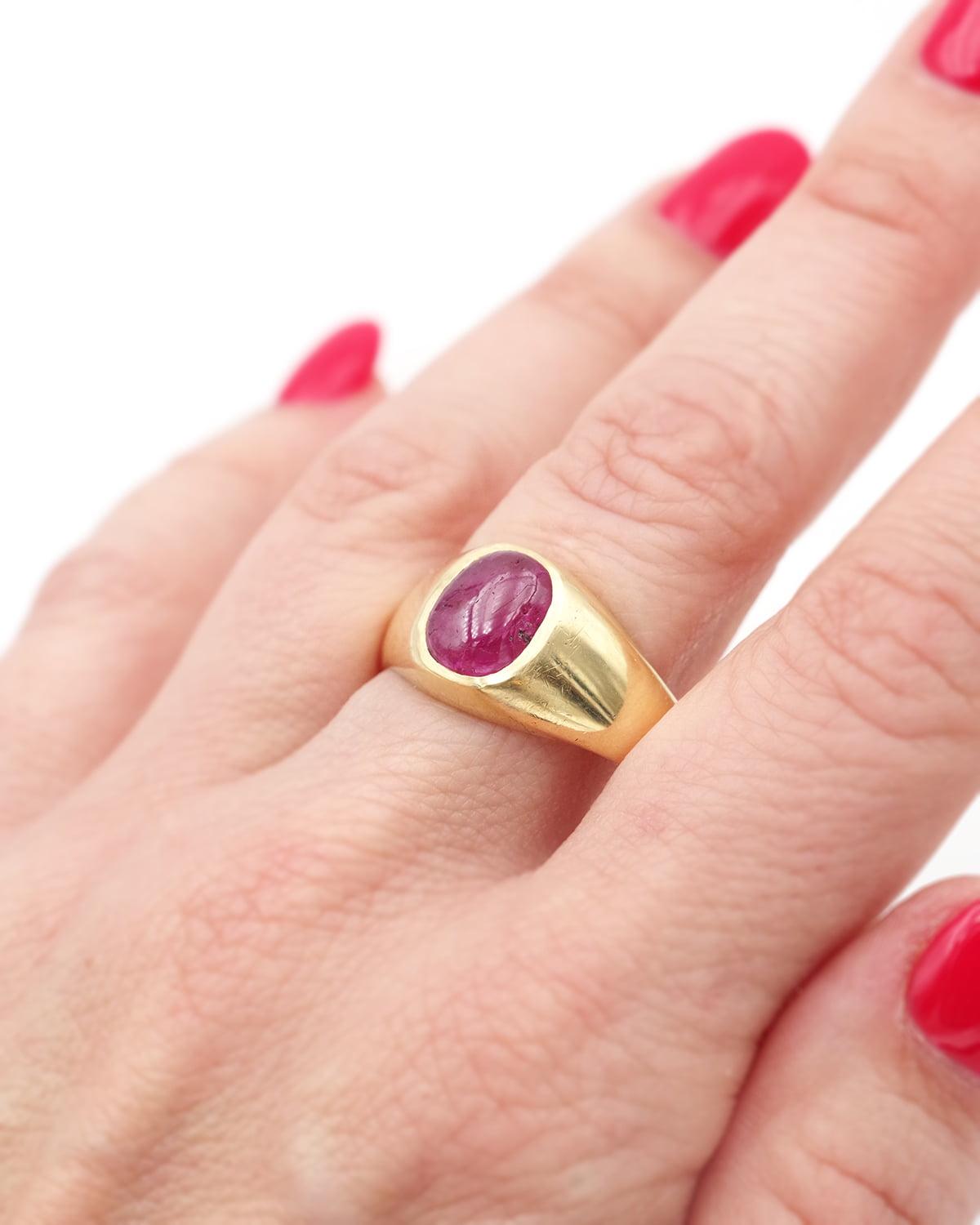 Cabochon Heavy solid gold ruby cabochon band ring in 18k, Retro ruby ring, man ring For Sale