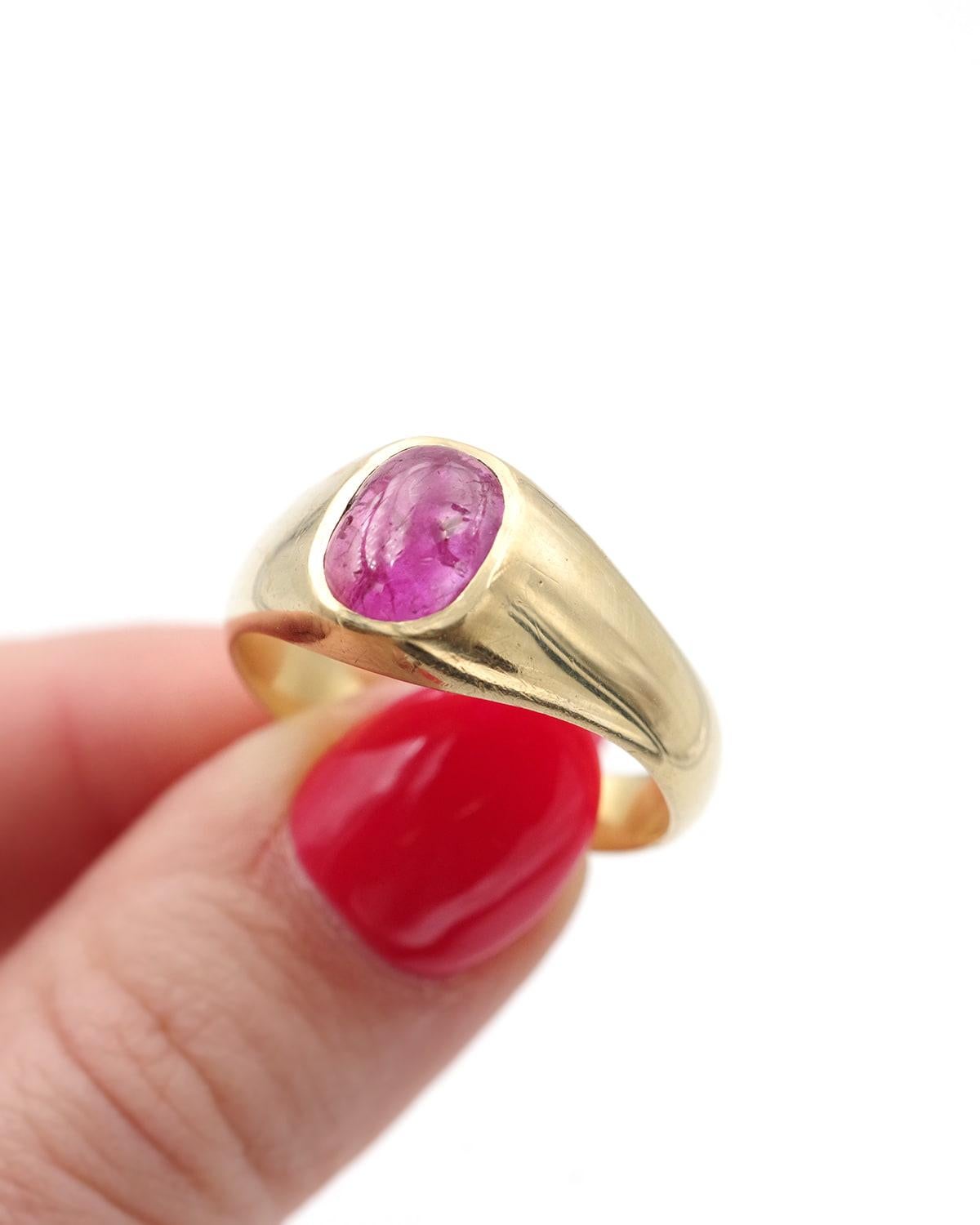 Women's or Men's Heavy solid gold ruby cabochon band ring in 18k, Retro ruby ring, man ring For Sale