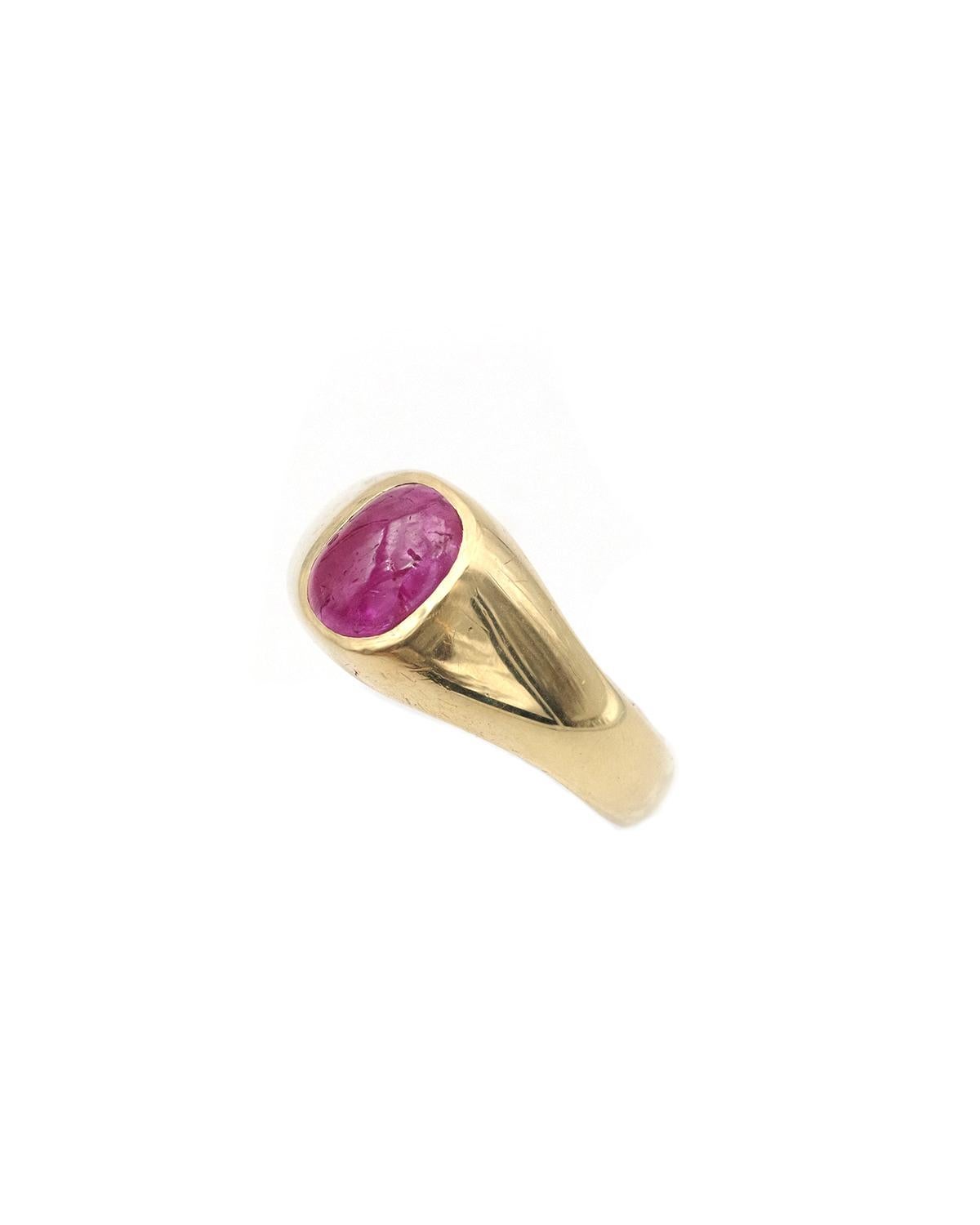 Heavy solid gold ruby cabochon band ring in 18k, Retro ruby ring, man ring For Sale 1