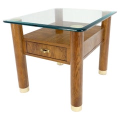 Table d'appoint à un tiroir avec pieds cylindriques en chêne massif et accessoires en laiton