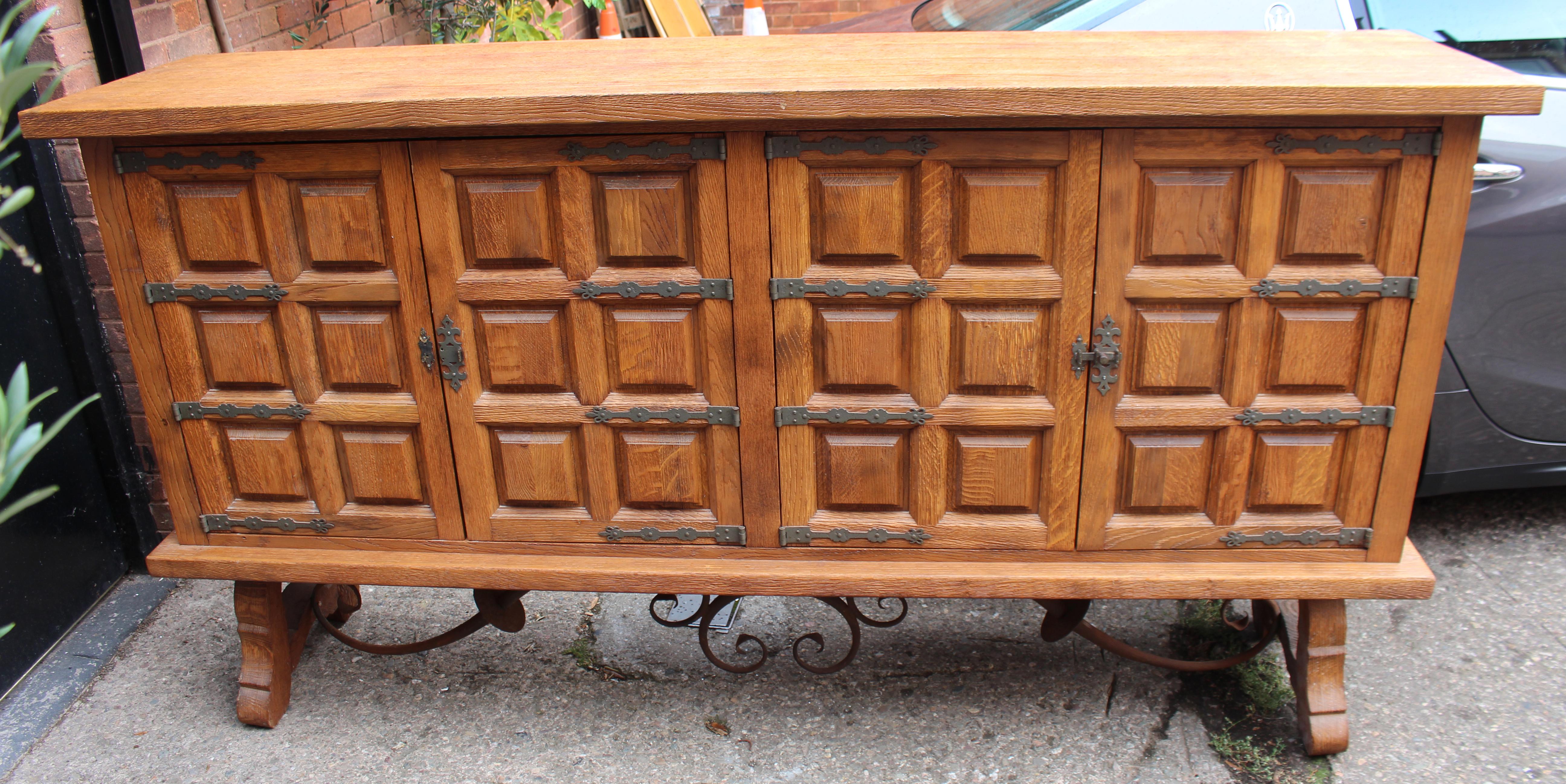 Heavy Spanish oak side cabinet with geometric panel doors


Measures: Width: 220 cm. 

Depth: 53 cm. 

Height: 120 cm

Offered for sale a late 20th century handmade Spanish oak cabinet.

Impressive size and very heavy.

Offered in good