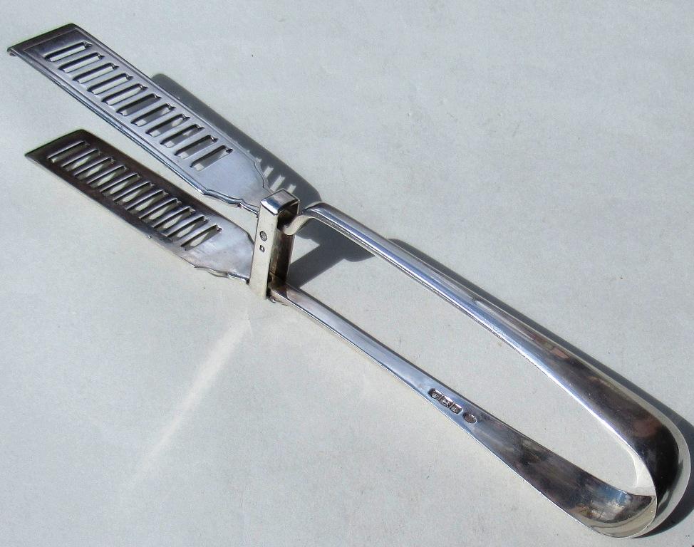 English Heavy Sterling Silver Asparagus Tongs William Hutton Sons Sheffield 1923 For Sale