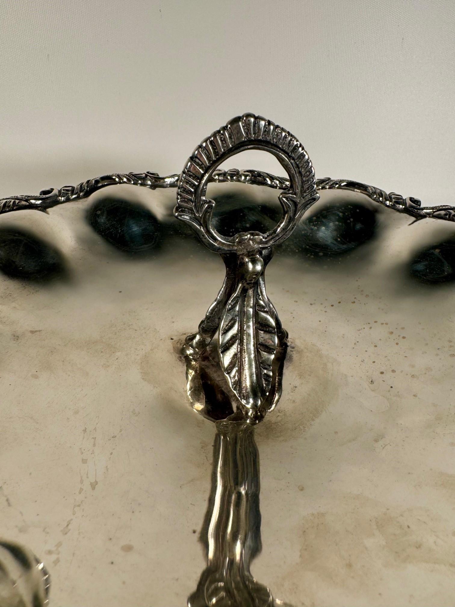 Centro de mesa pesado de dos pisos de plata de ley Hecho a mano en venta