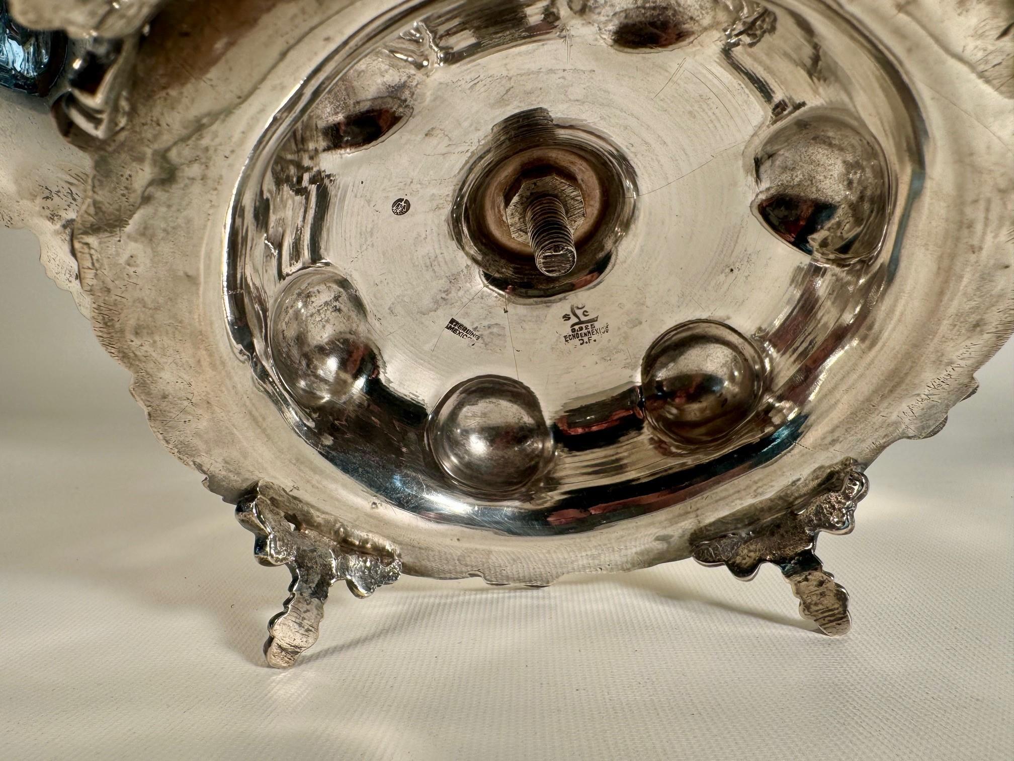 Centro de mesa pesado de dos pisos de plata de ley mediados del siglo XX en venta