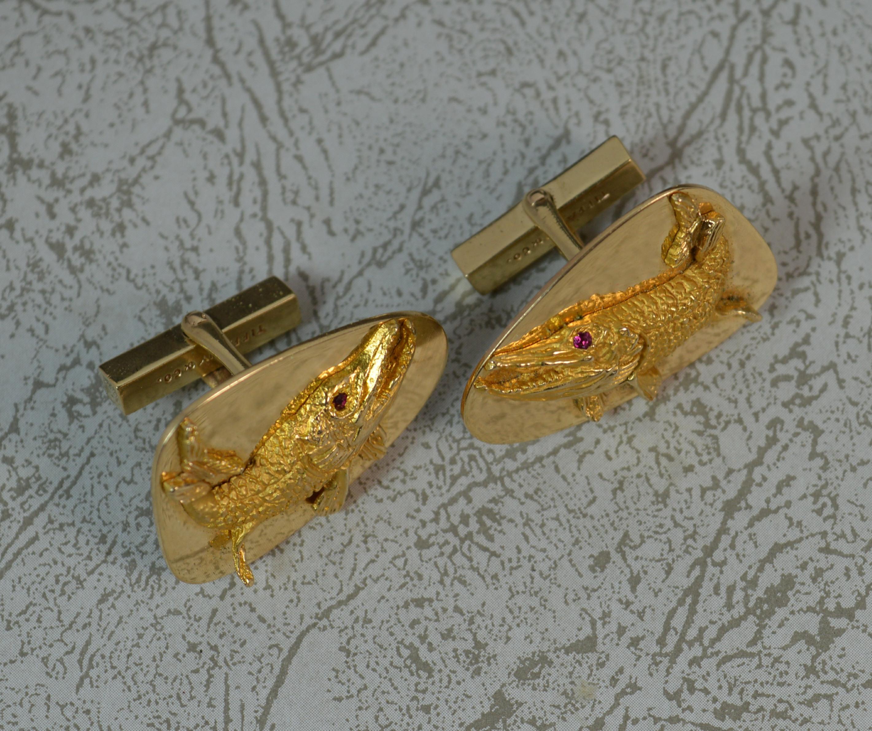 14 Karat Gold und Rubin Fisch-Manschettenknöpfe von Tiffany & Co. im Zustand „Gut“ im Angebot in St Helens, GB