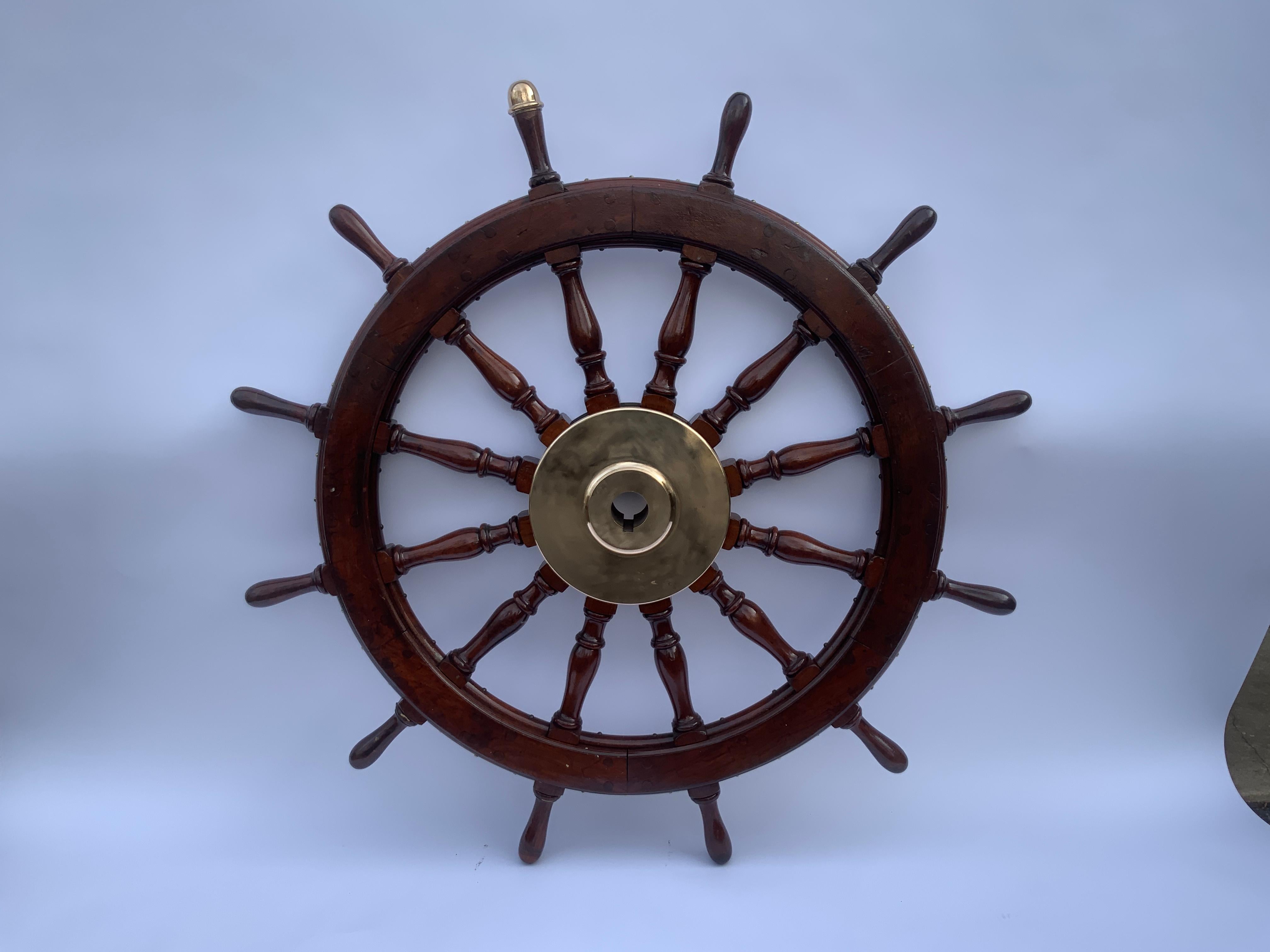 Roue de navire lourde à douze rayons en vente 3