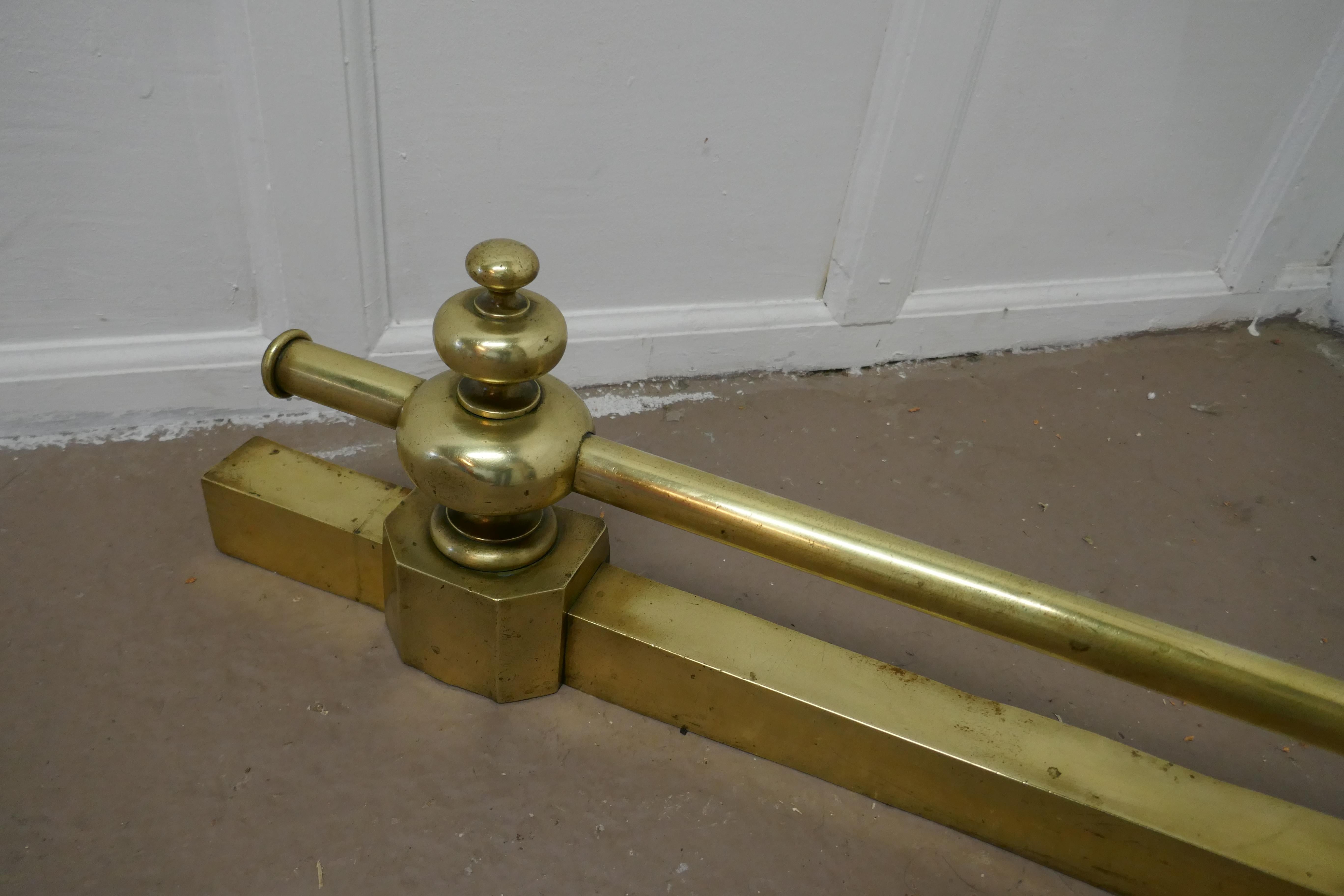 Heavy Victorian Brass Rail Fender Tool Rest In Good Condition In Chillerton, Isle of Wight