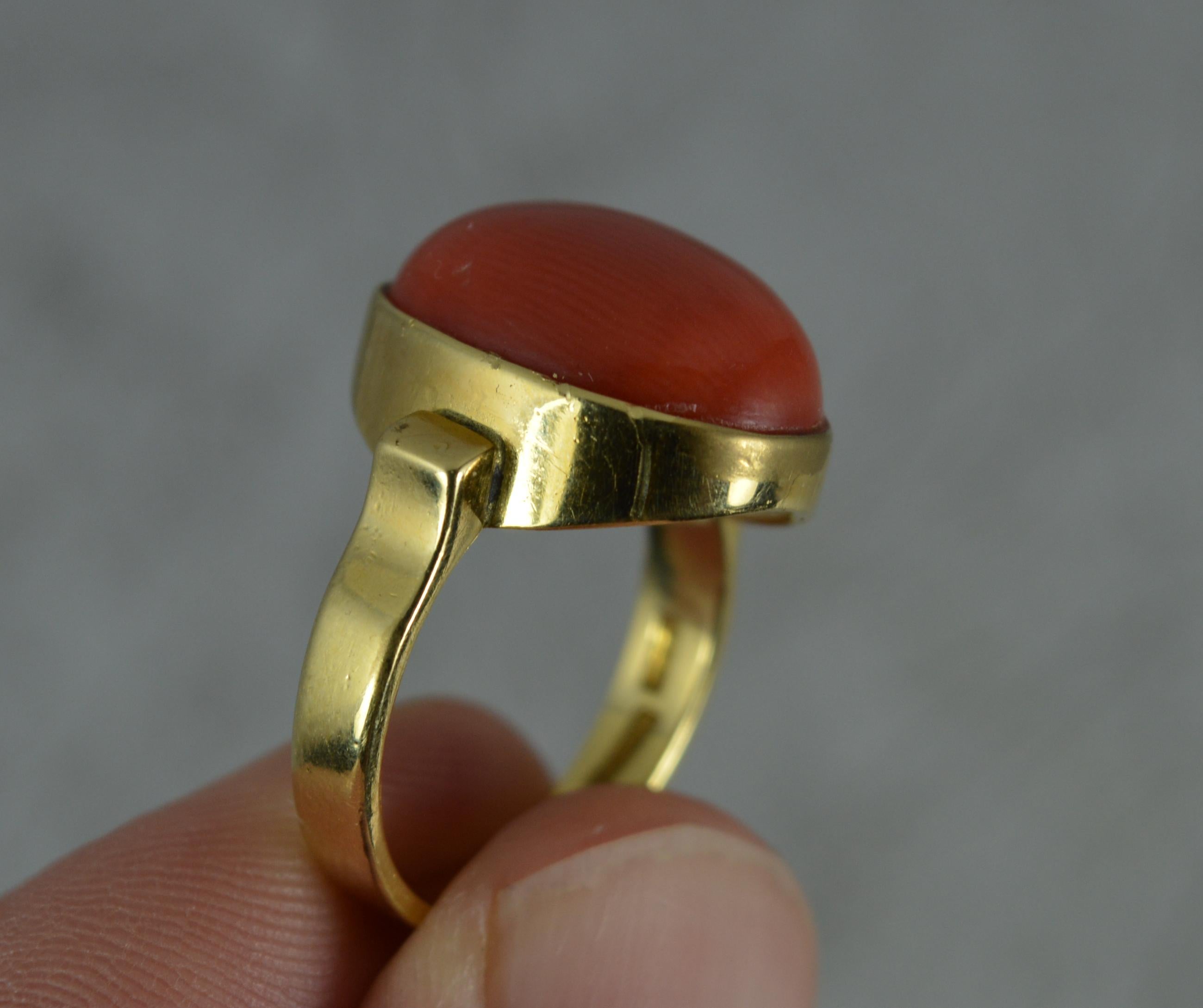 Heavy Vintage 18 Carat Gold and Single Coral Solitaire Statement Ring 2