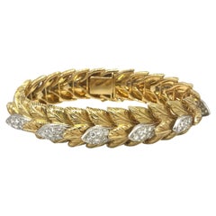Bracelet vintage lourd en or jaune 18 carats avec diamants sculptés en forme de feuille
