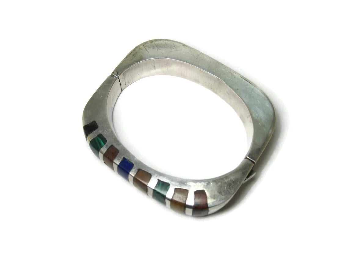 Women's or Men's Heavy Vintage Mexican Sterling Inlaid Bangle Bracelet For Sale