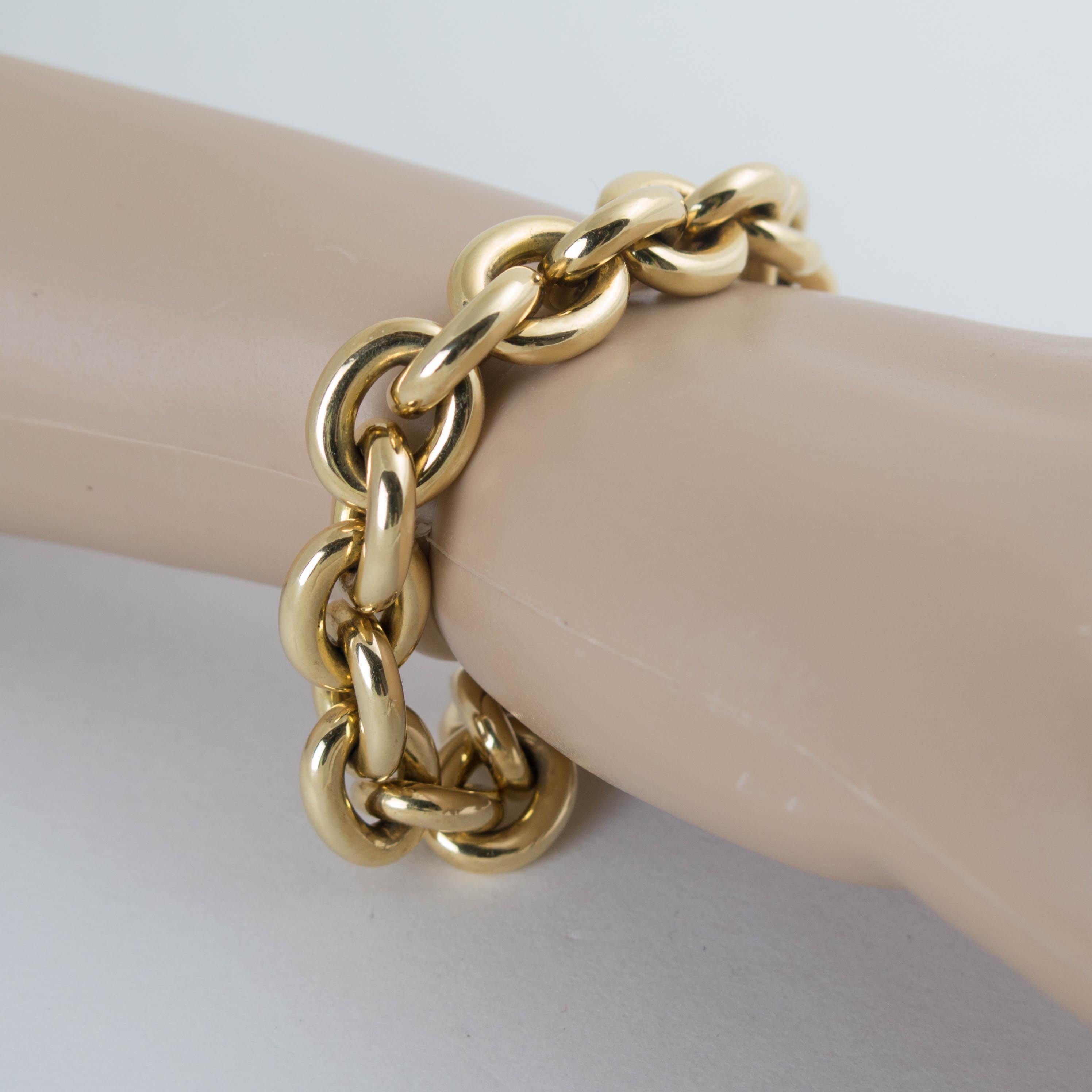 Heavy Vintage Pomellato 18k Gold Chain Link Bracelet In Good Condition In Austin, TX