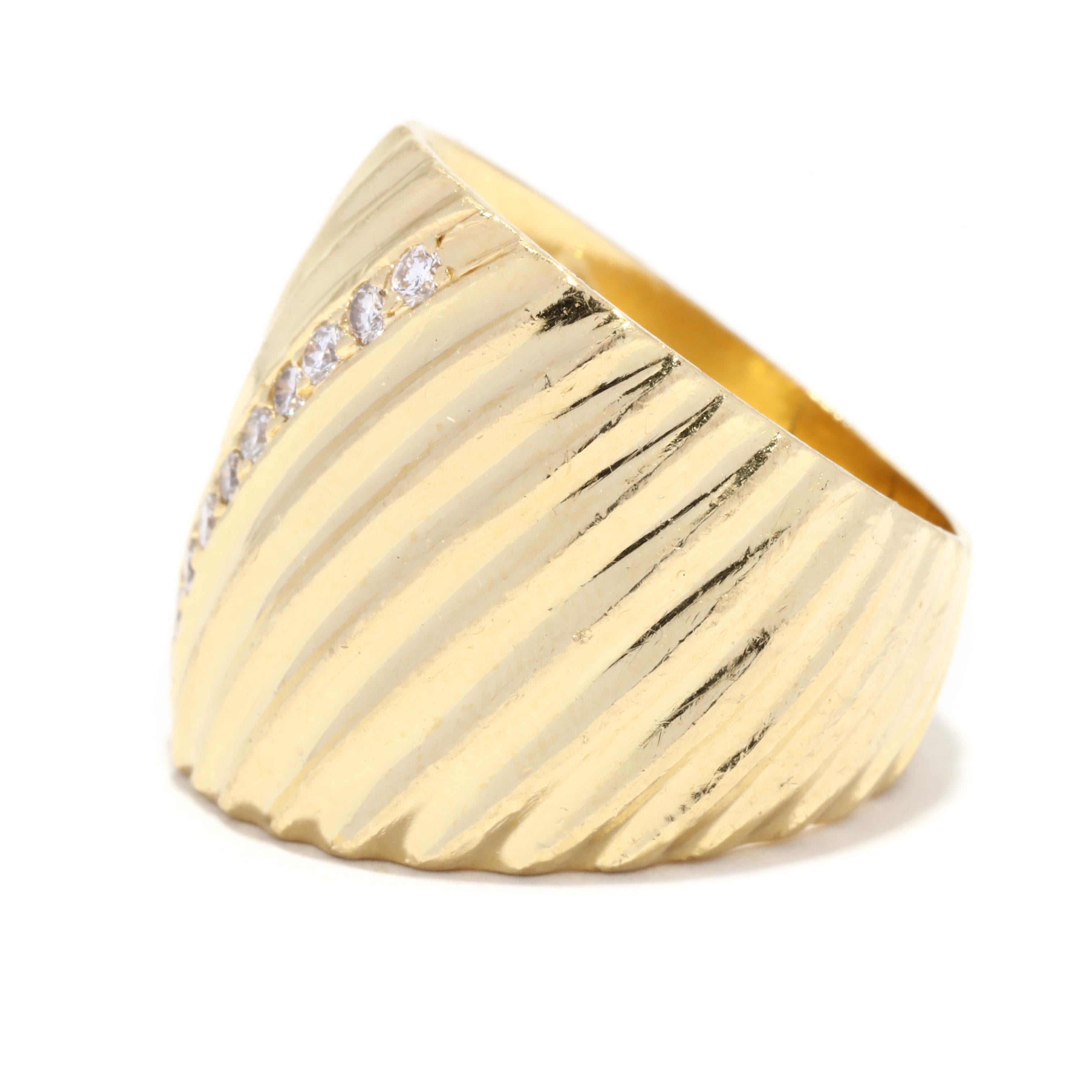 Schwerer, breiter, geriffelter Diamantring, 18K Gelbgold, Ring Größe 5,75 im Zustand „Gut“ im Angebot in McLeansville, NC