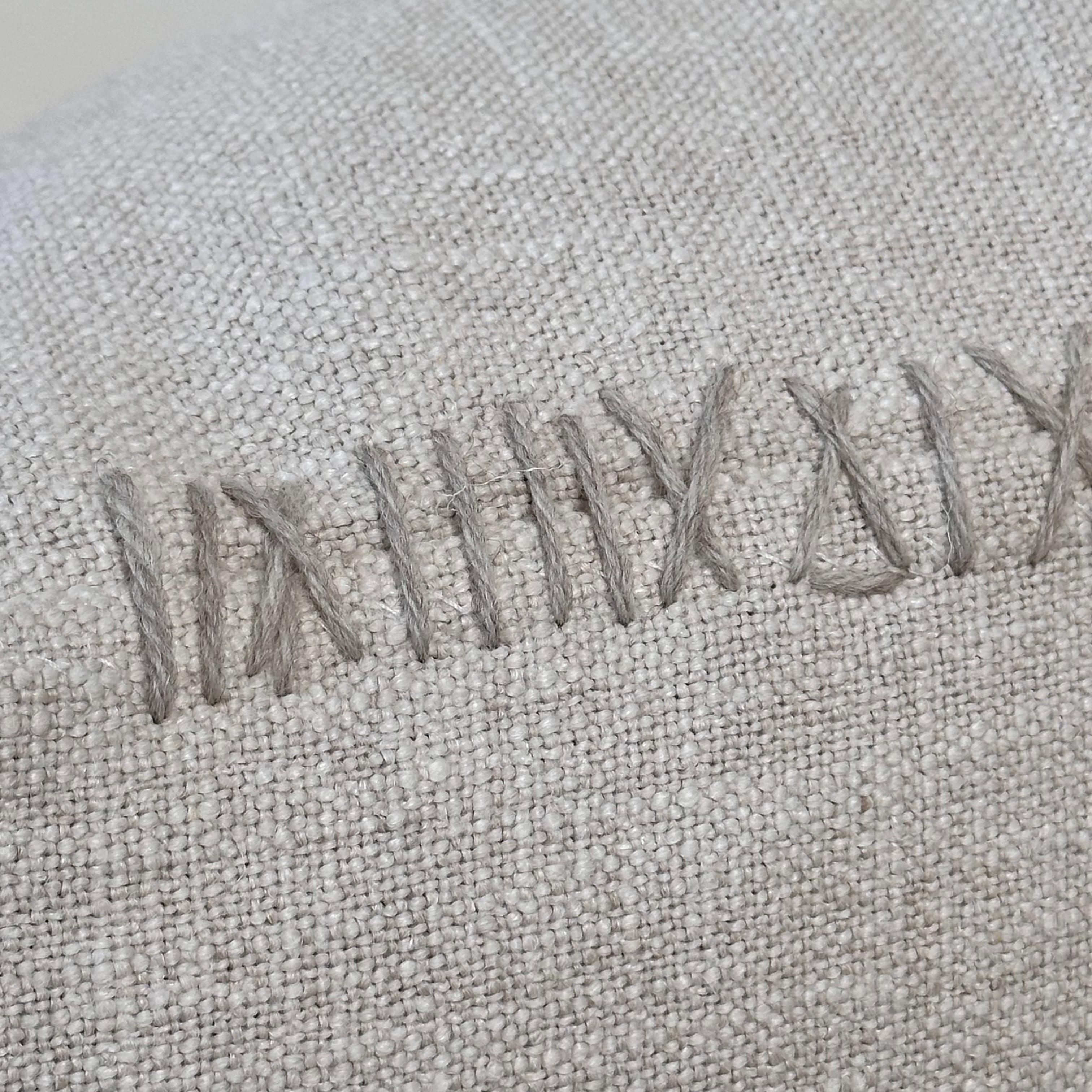 XXIe siècle et contemporain Coussin lombaire en lin texturé tissé à la main en vente