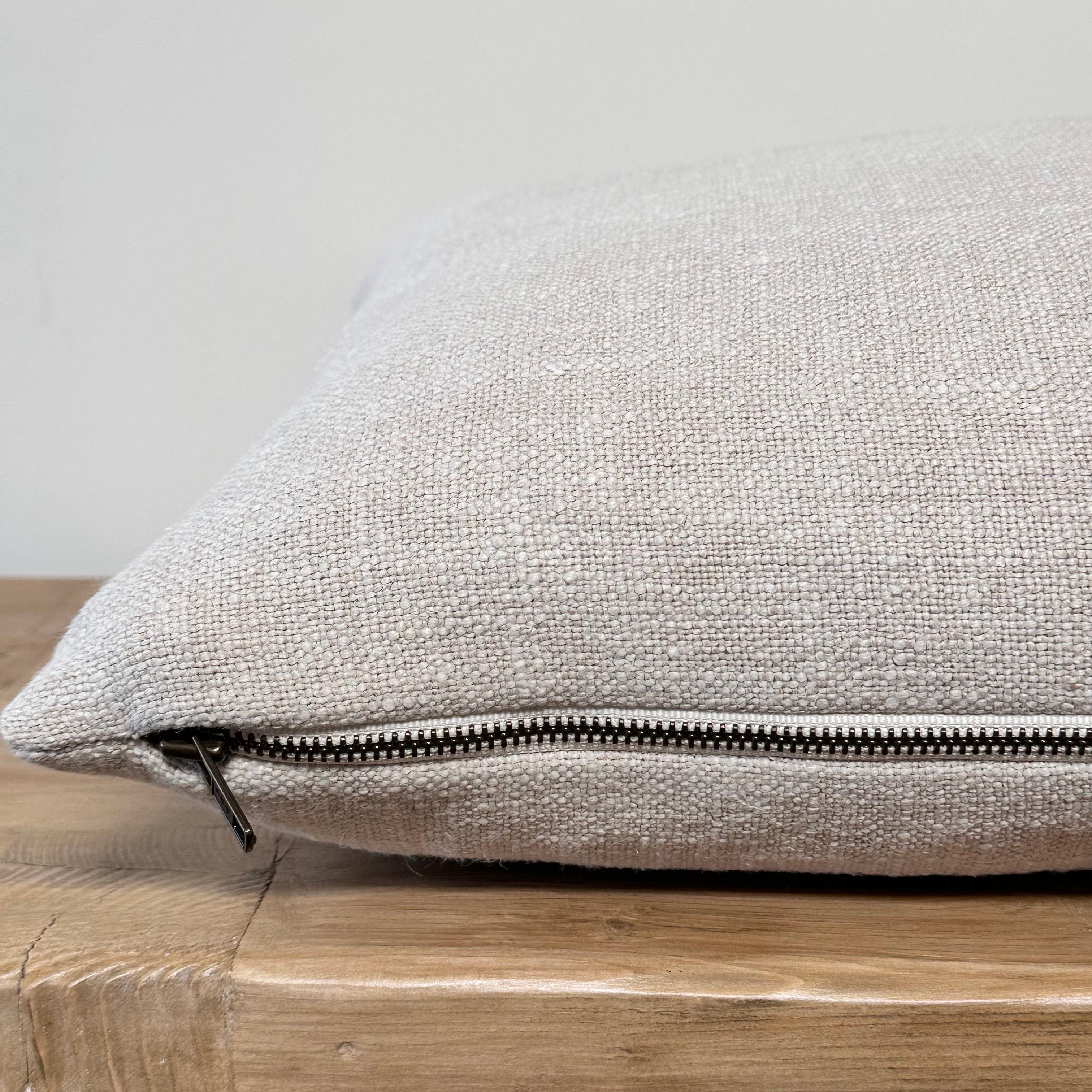 Coussin lombaire en lin texturé tissé à la main en vente 1