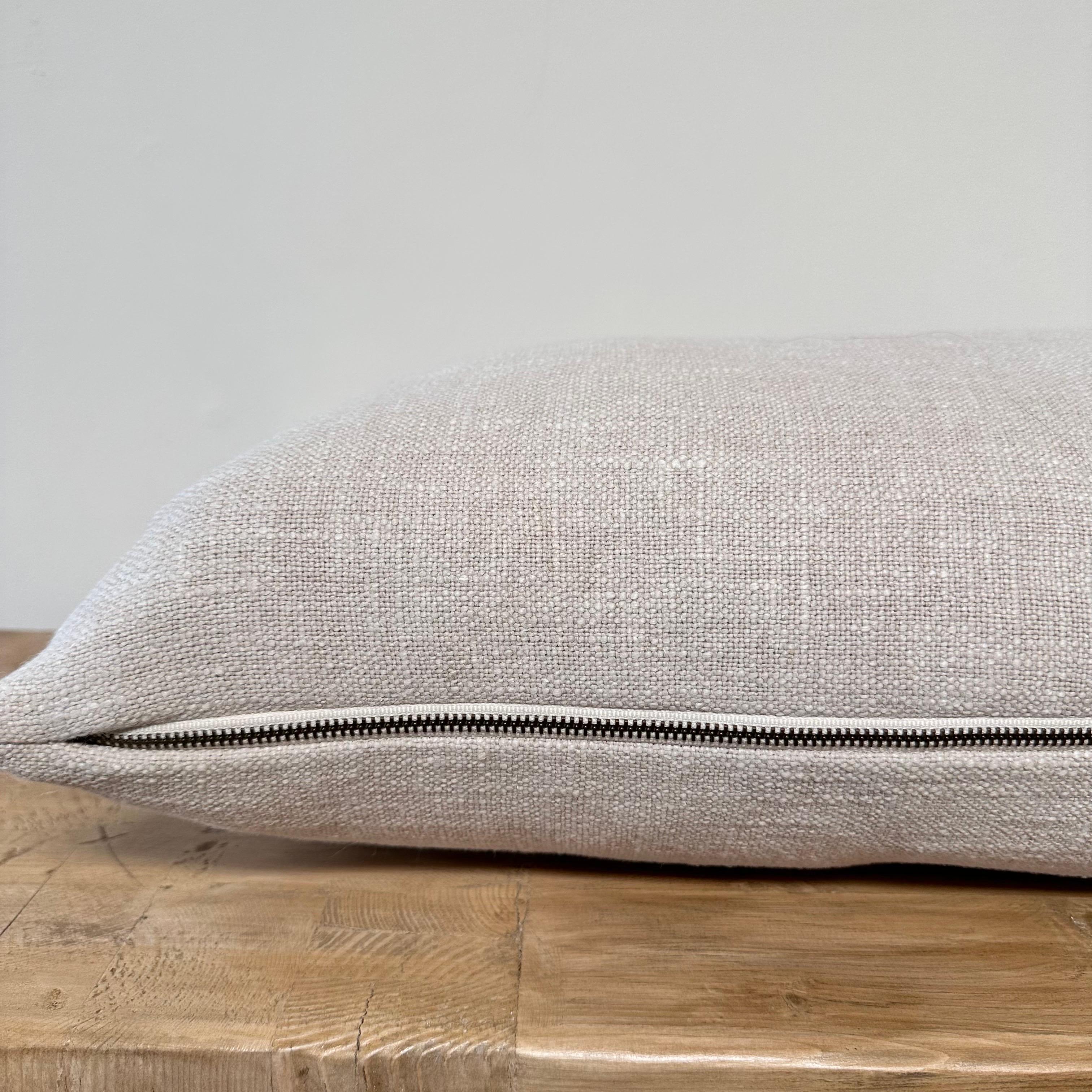 Coussin lombaire en lin texturé tissé à la main en vente 1