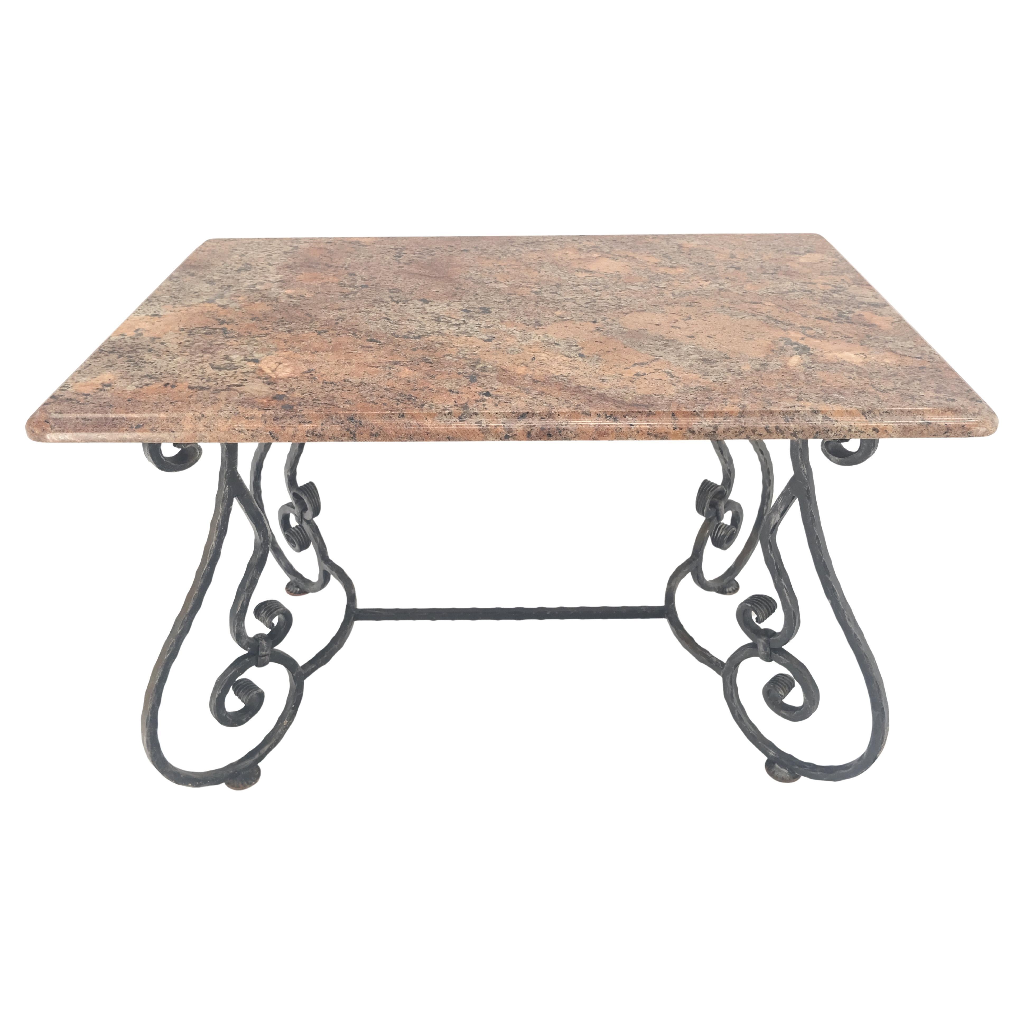Table de salle à manger d'extérieur en fer forgé 46x30" Table de salle à manger d'extérieur en granit MINT en vente