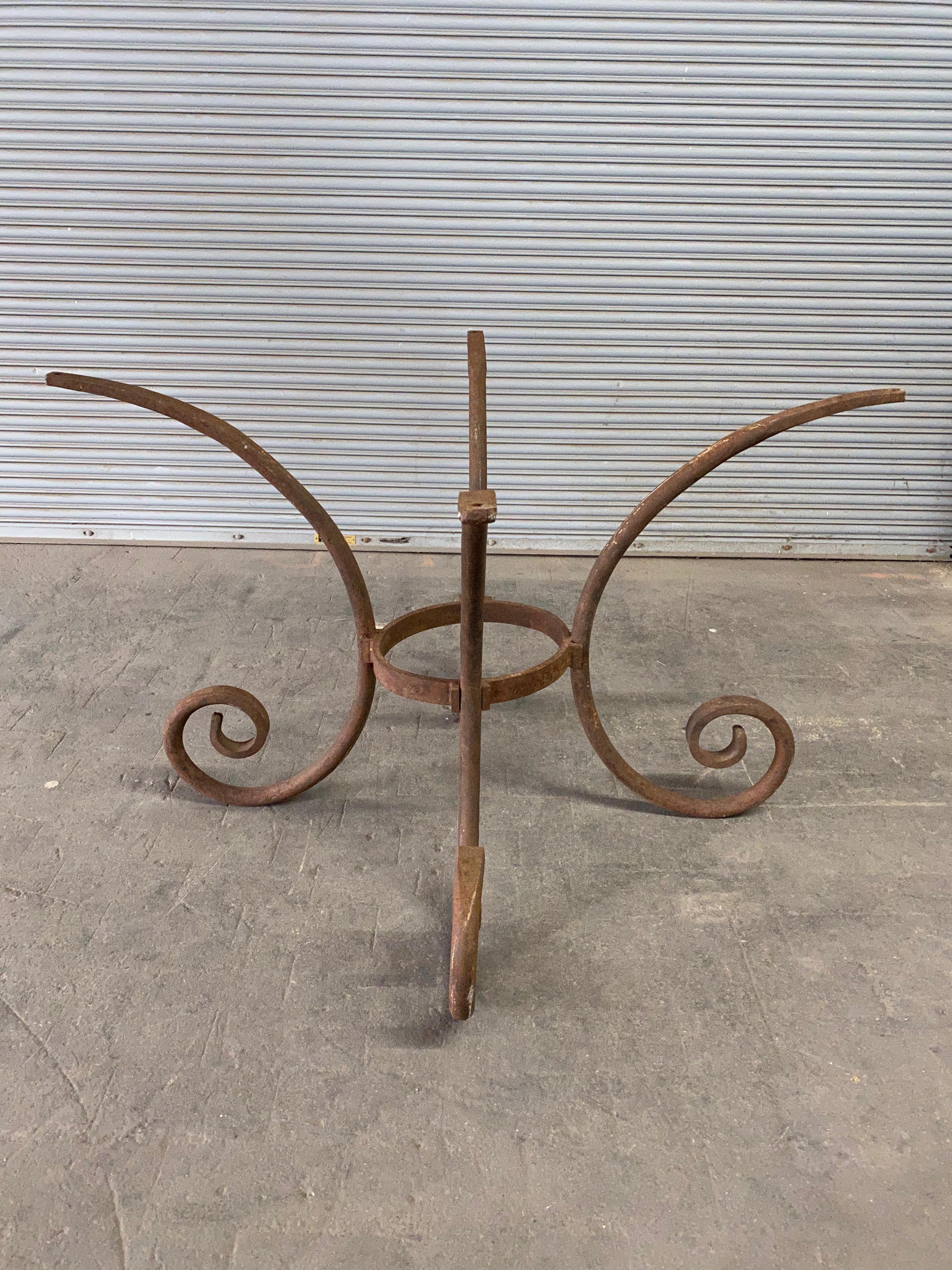 Heavy Wrought Iron Oval Table Base In Good Condition In Buchanan, NY