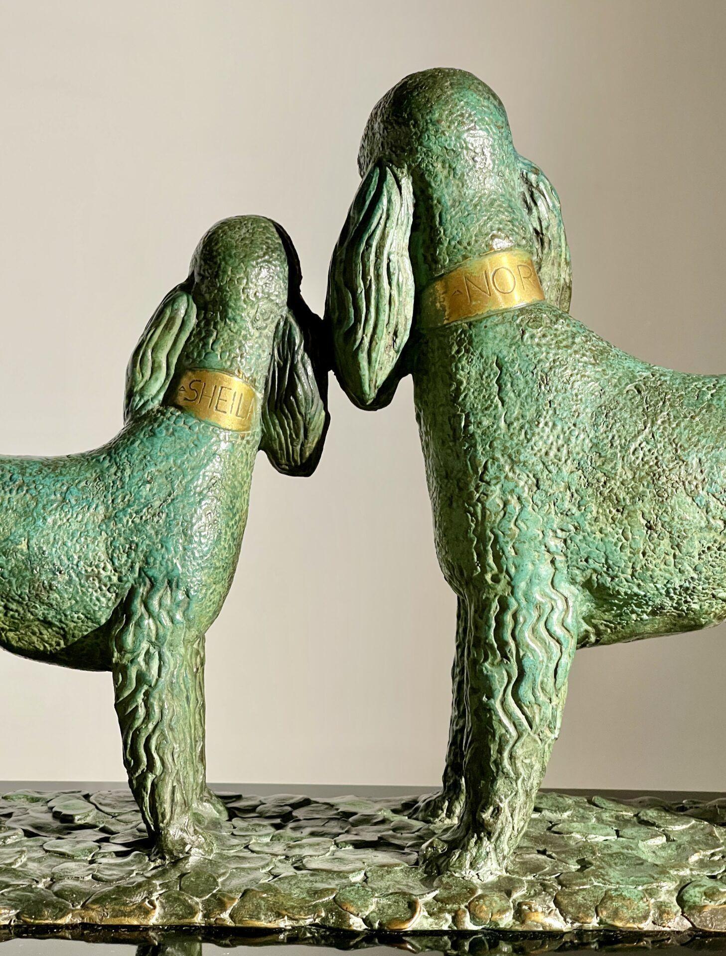 Herbert Haseltine
Caniches: Nora y Sheila, 1944, reparto 1945
Firmado y fechado en la base
Bronce con pátina verde
11 pulgadas de alto x 17 pulgadas de ancho x 6 pulgadas de profundidad


Nacido en Roma, entonces todavía Lacio y no parte de Italia
