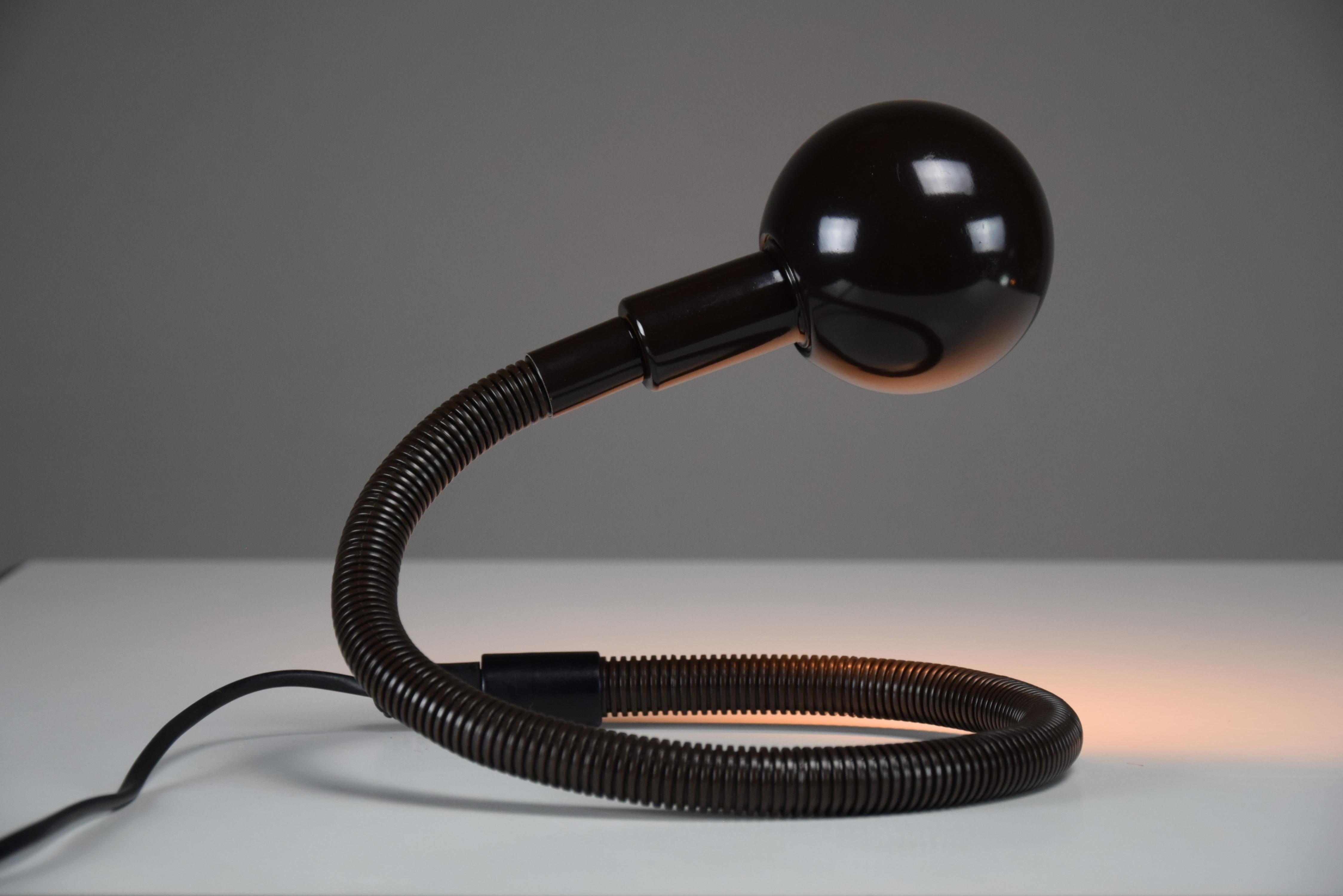 Lampe à poser flexible Hebi, brun foncé, Isao Hosoe pour Valenti Italy en vente 7