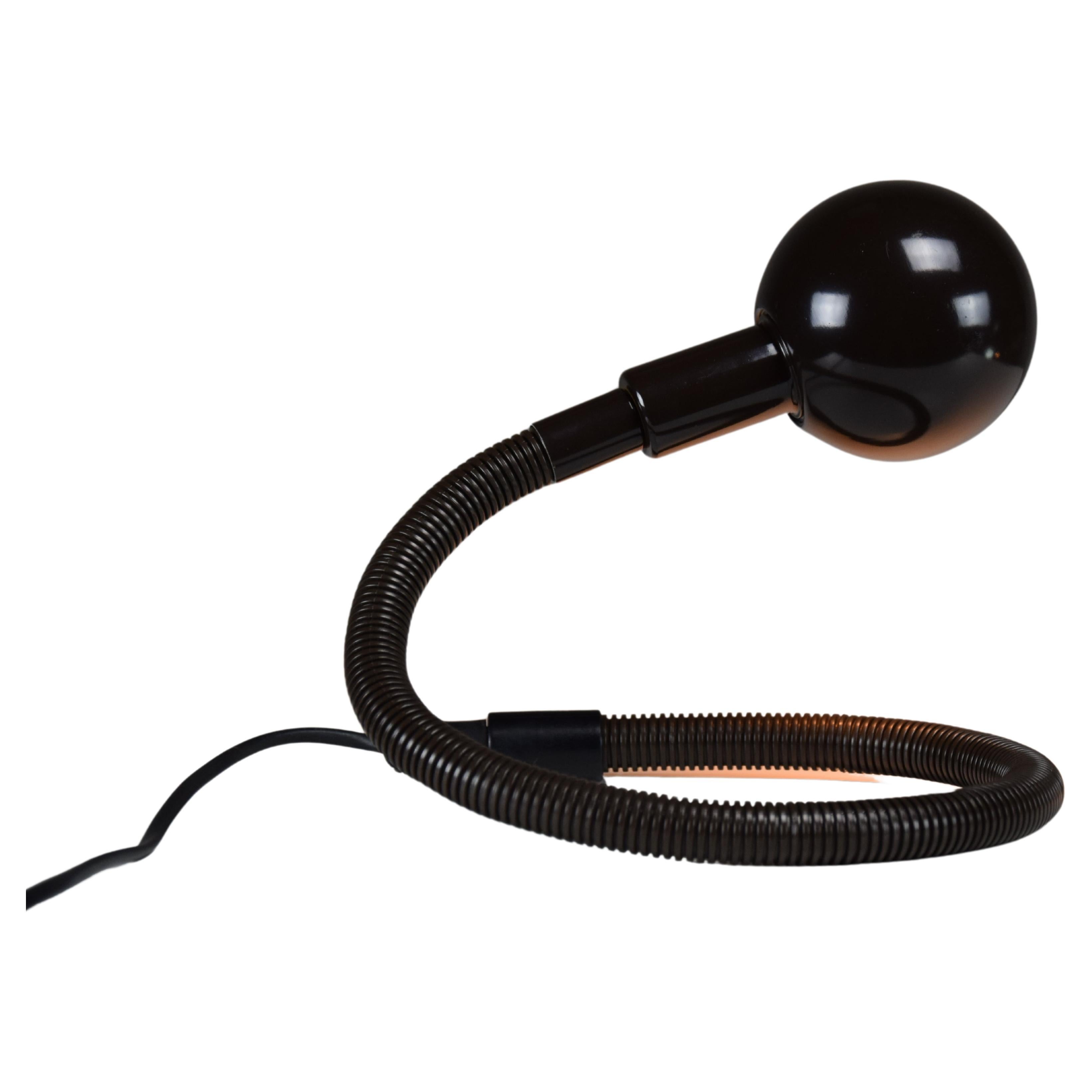 Lampe à poser flexible Hebi, brun foncé, Isao Hosoe pour Valenti Italy