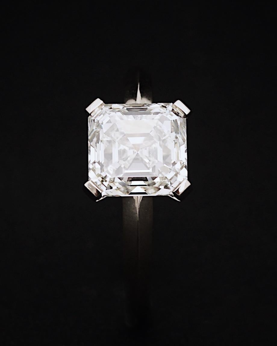 A Vintage Asscher Cut Diamond of 2.23 carats and Special open setting in 18k White Gold Engagement Ring, by Hecate.
With GIA certificate #1425803054 stating the diamond is L color, VS1 clarity.
Crafted in 18k, set with a beautiful beveled ring and a
