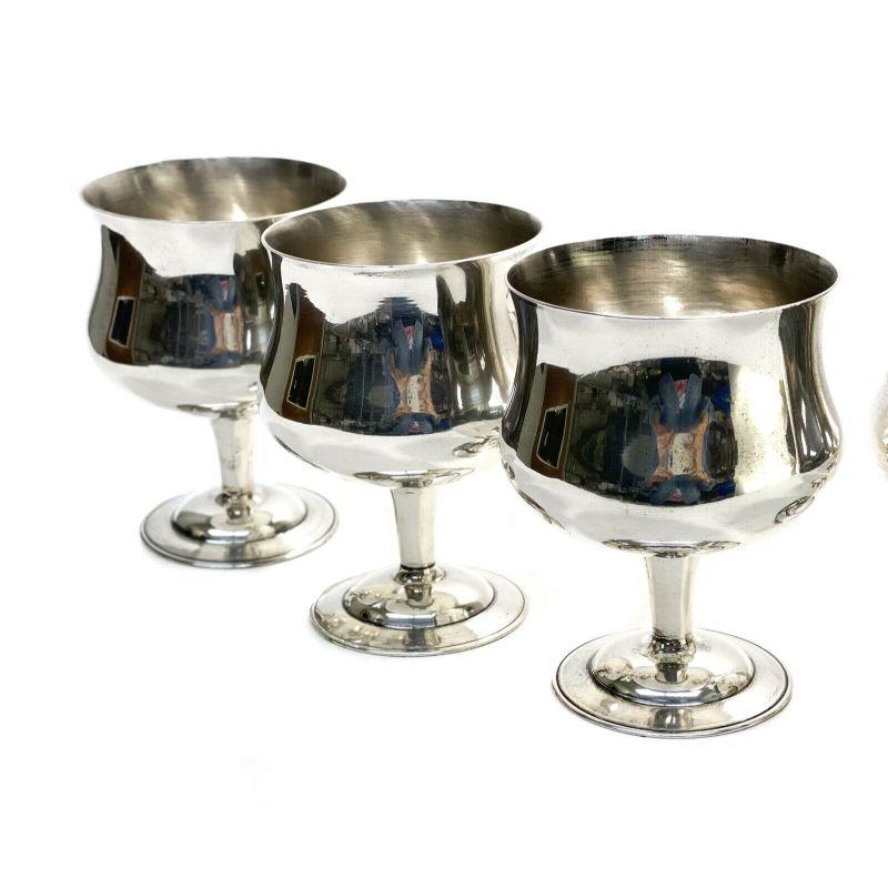 Hecho en Mexico sterling silver footed wine goblets.

Curved design to the body of the goblets. Hecho en Mexico sterling mark to the underside base.

Additional information:
Vintage: yes 
Ethnic origin: Mexican
Brand: Hecho Mexico 
Style: