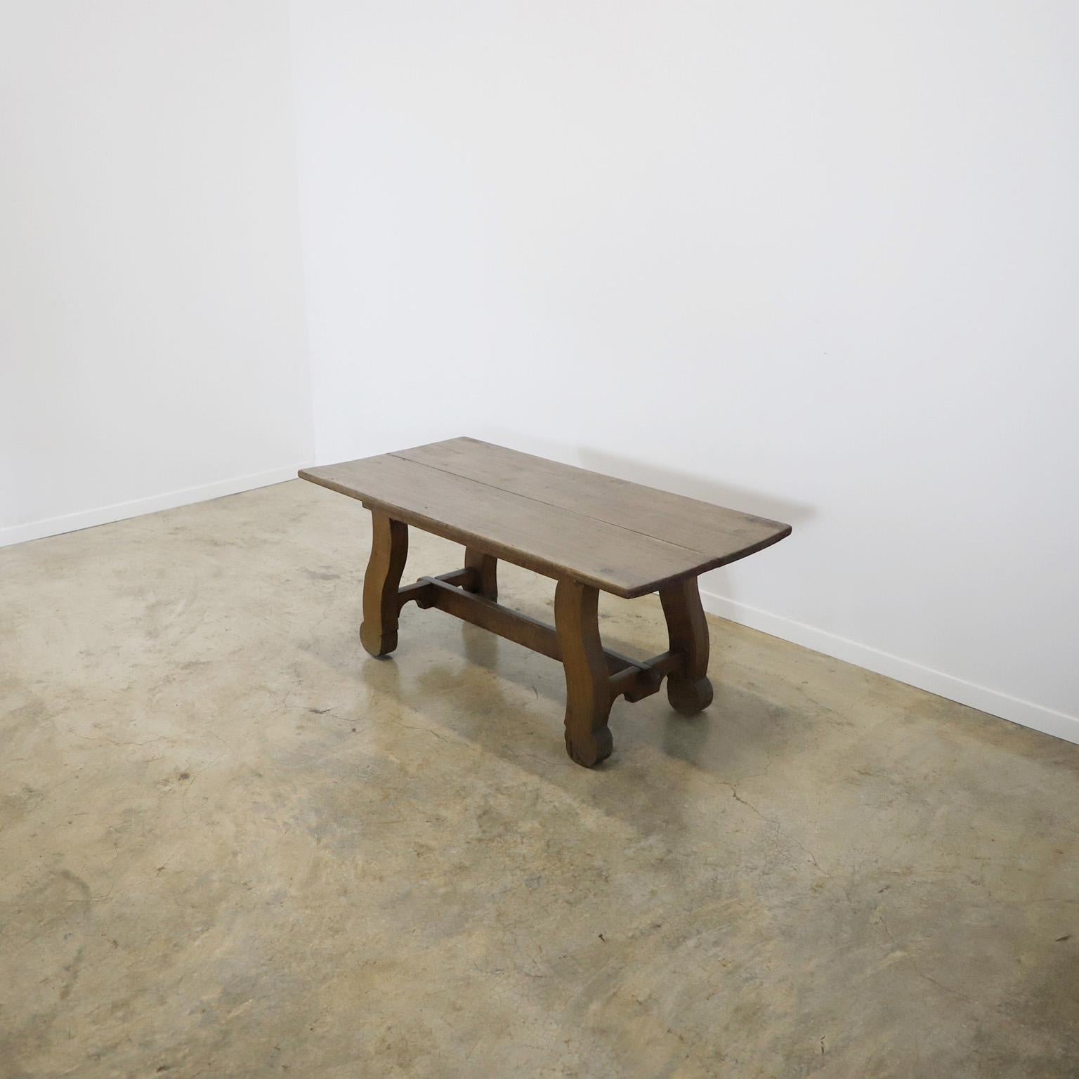 Hector Aguilar Center Table Made in Mezquite Wood In Good Condition For Sale In Mexico City, CDMX