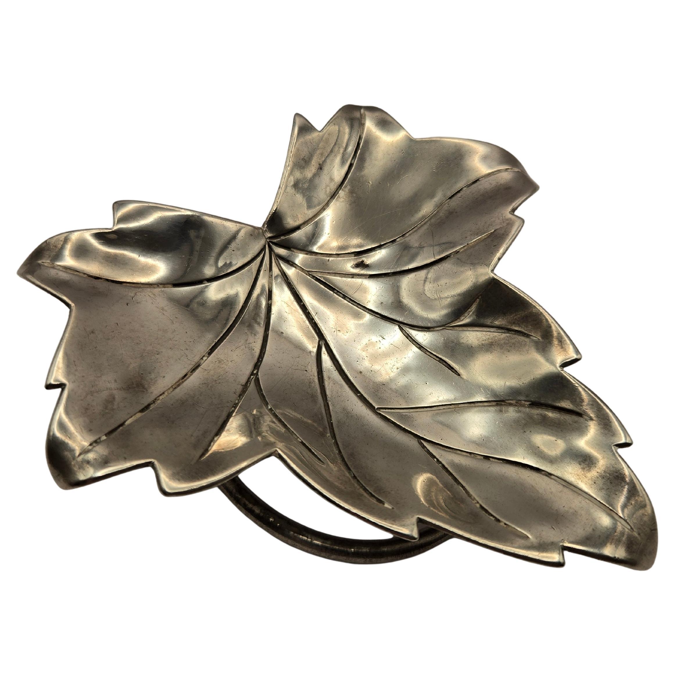 Piatto a forma di foglia in argento sterling Hector Aguilar in vendita